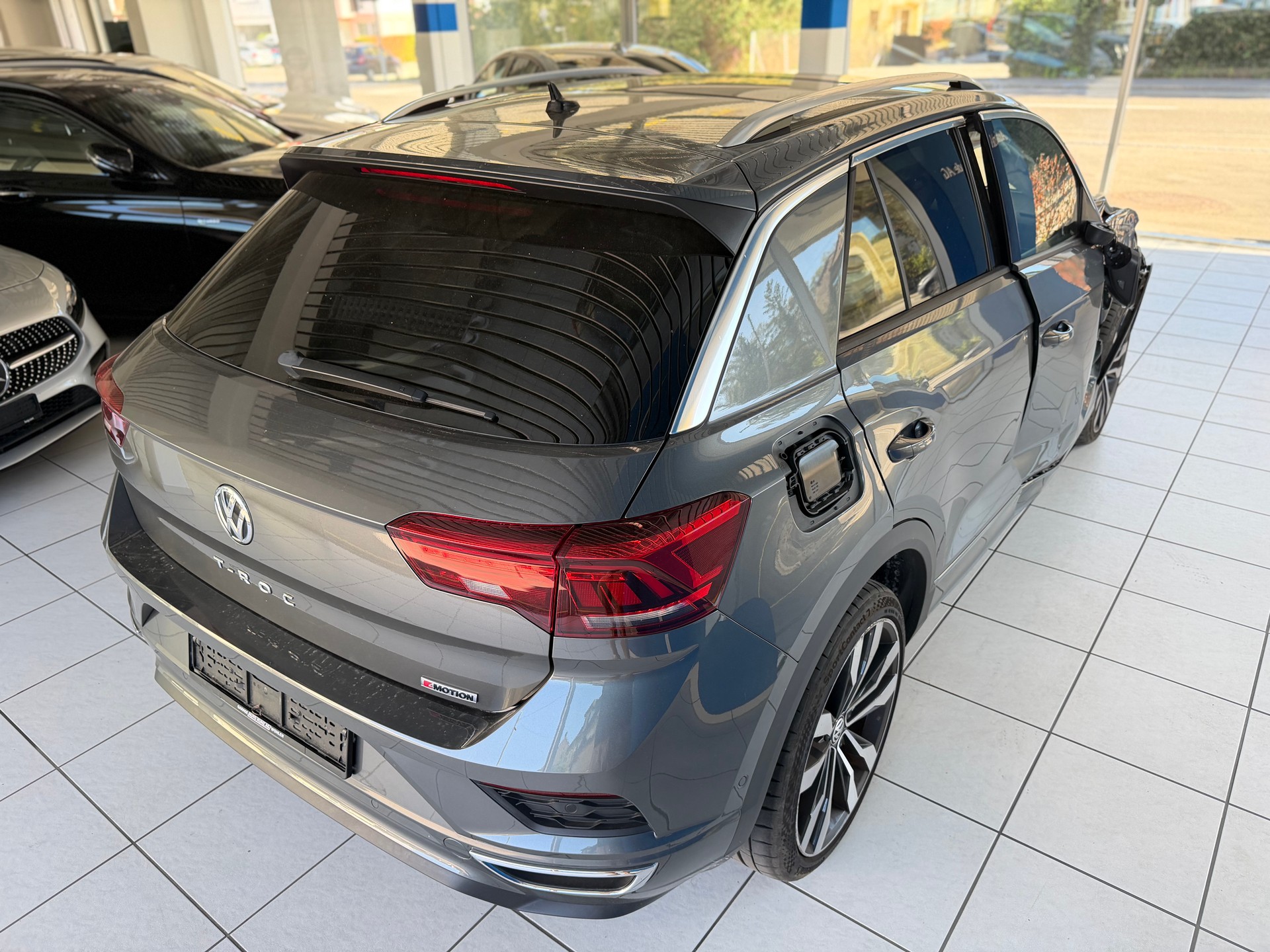 VW T-Roc 2.0 TSI Sport DSG 4Motion R-LINE-image-4