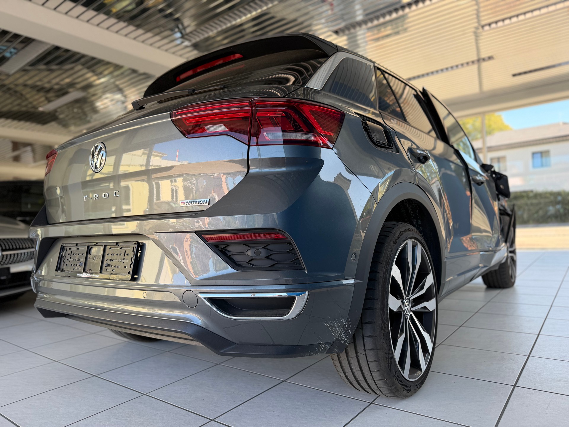 VW T-Roc 2.0 TSI Sport DSG 4Motion R-LINE-image-5