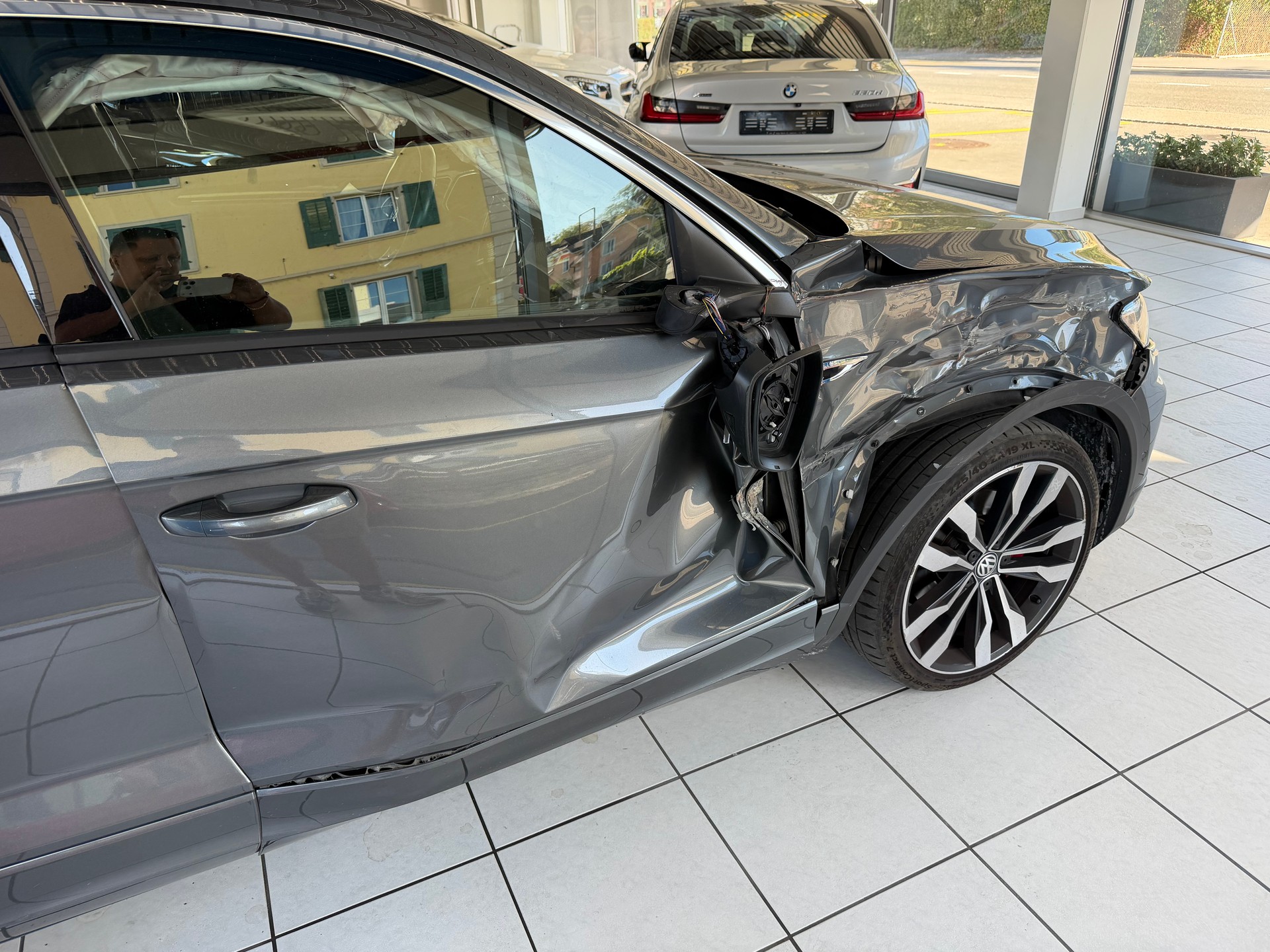 VW T-Roc 2.0 TSI Sport DSG 4Motion R-LINE-image-15