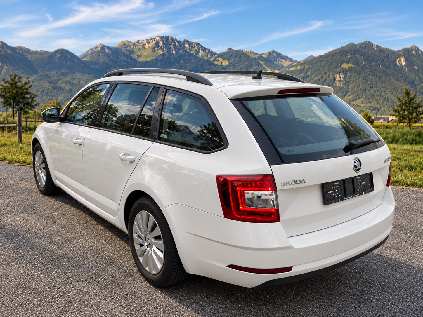 SKODA Octavia Combi 1.6 TDI Ambition DSG-image-2