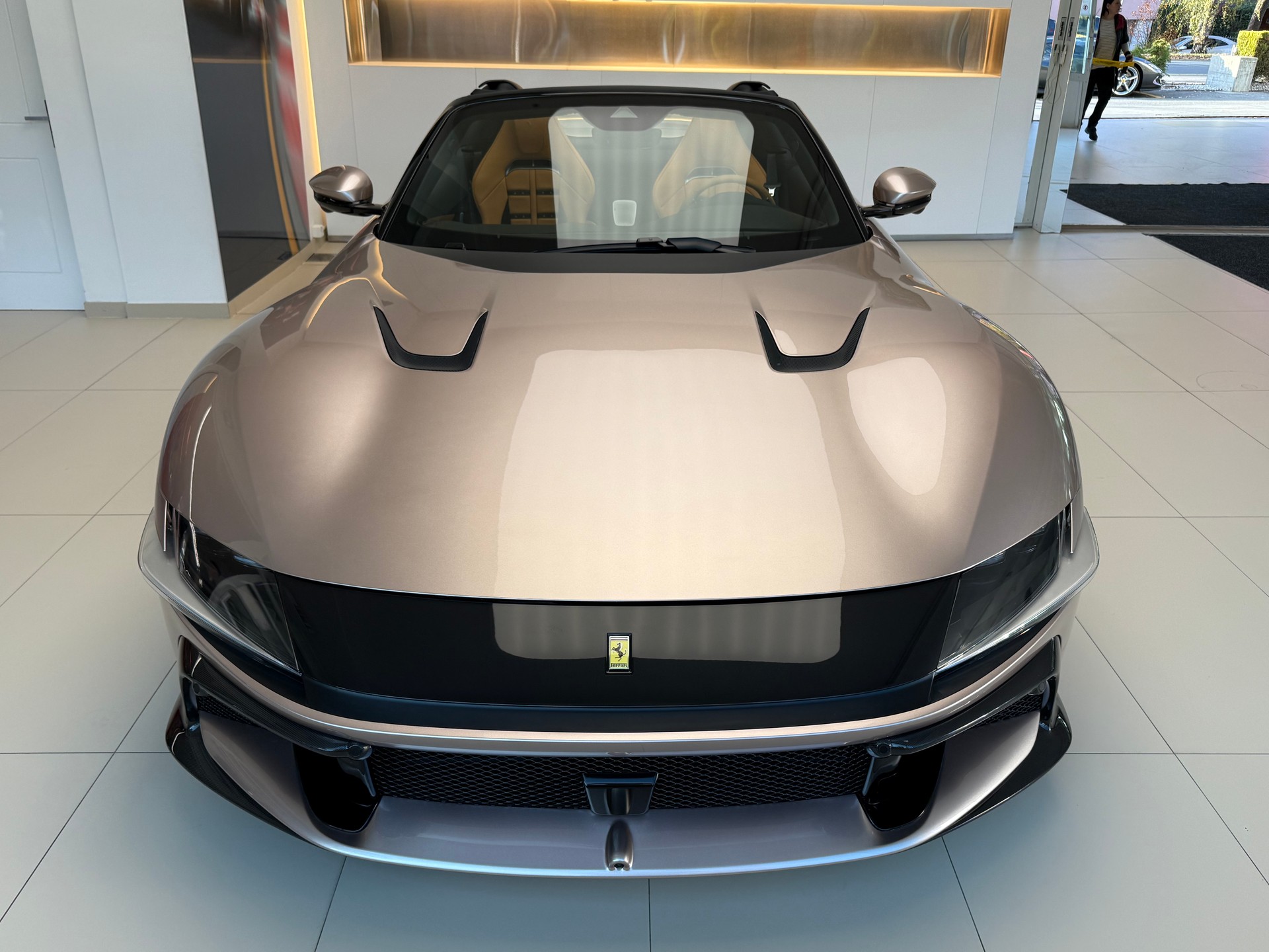 FERRARI 12 Cilindri Spider-image-1