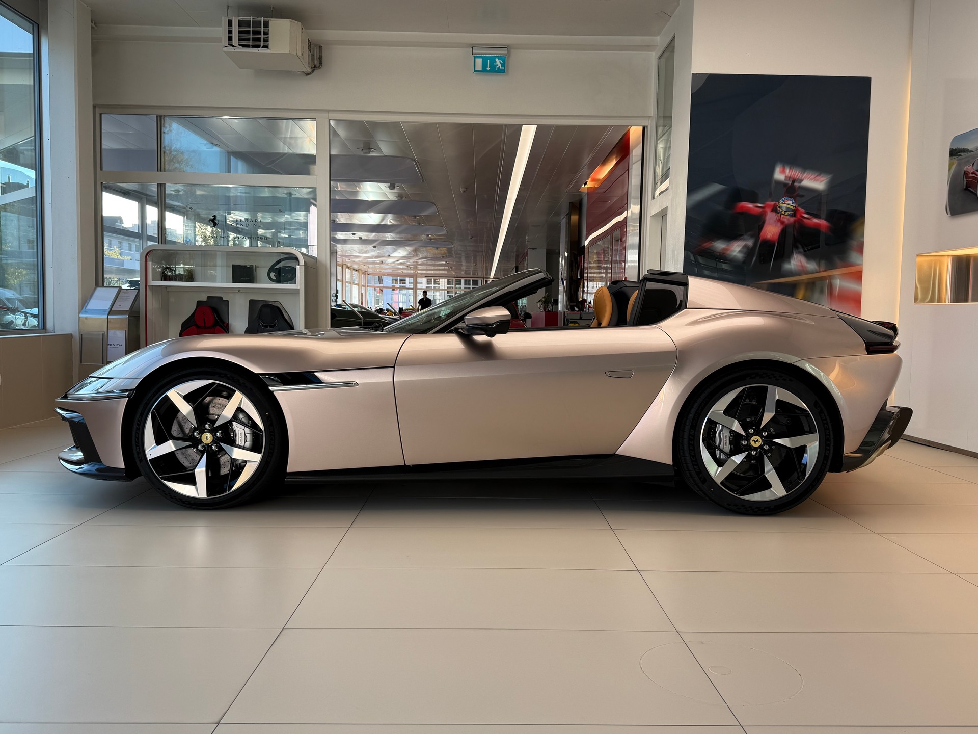 FERRARI 12 Cilindri Spider-image-7