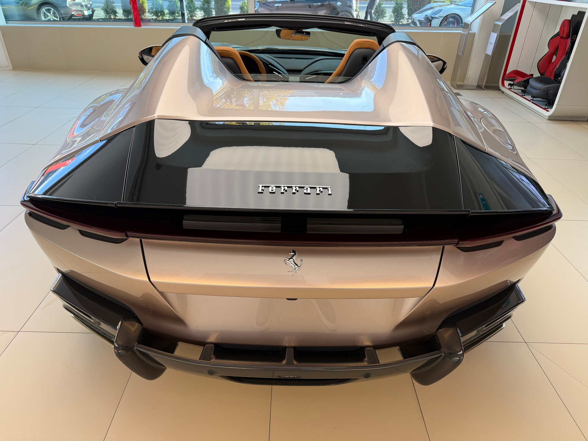 FERRARI 12 Cilindri Spider-image-5