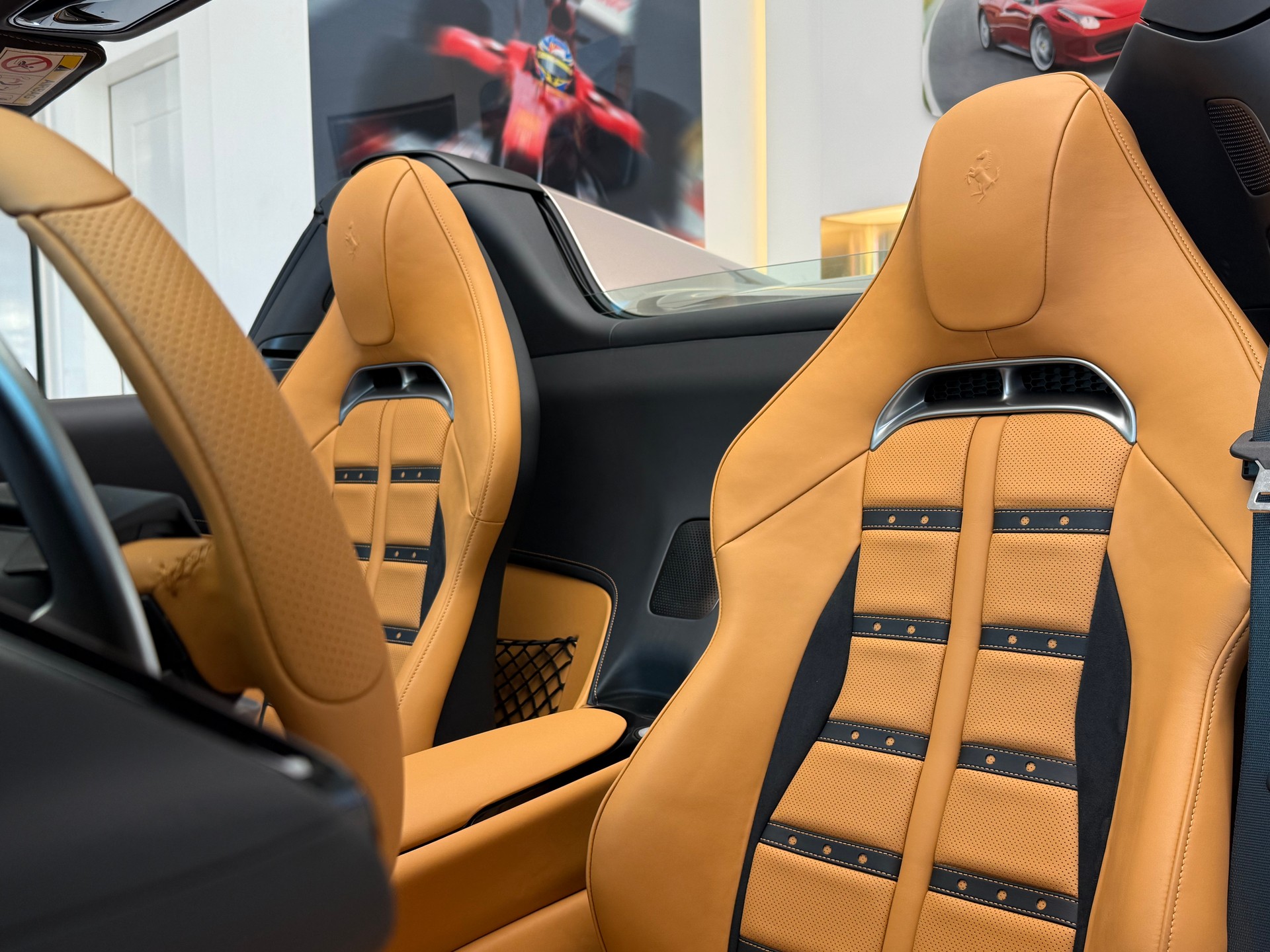 FERRARI 12 Cilindri Spider-image-11