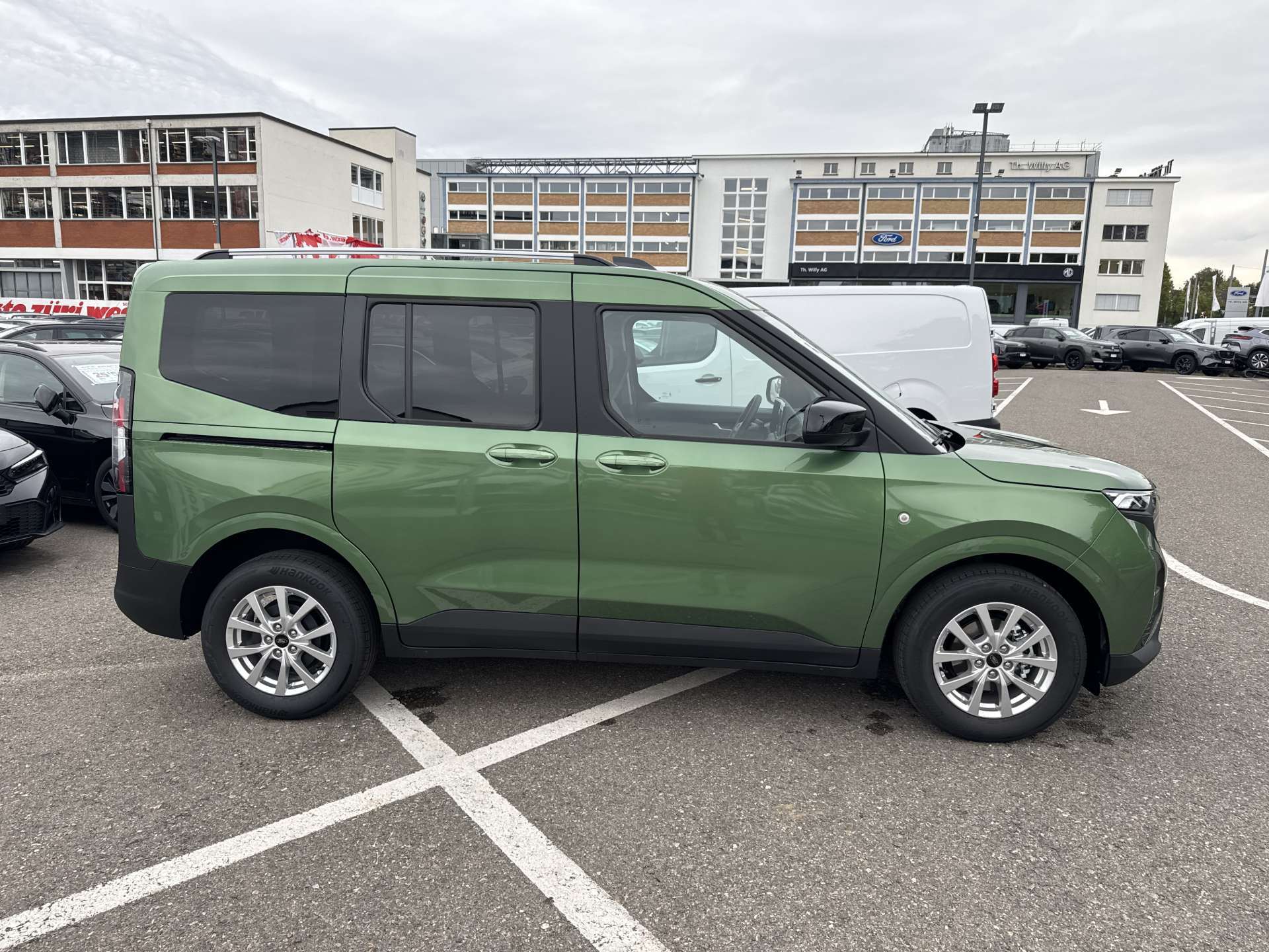 FORD Tourneo Courier 1.0 EcoBoost Titanium Automat-image-10