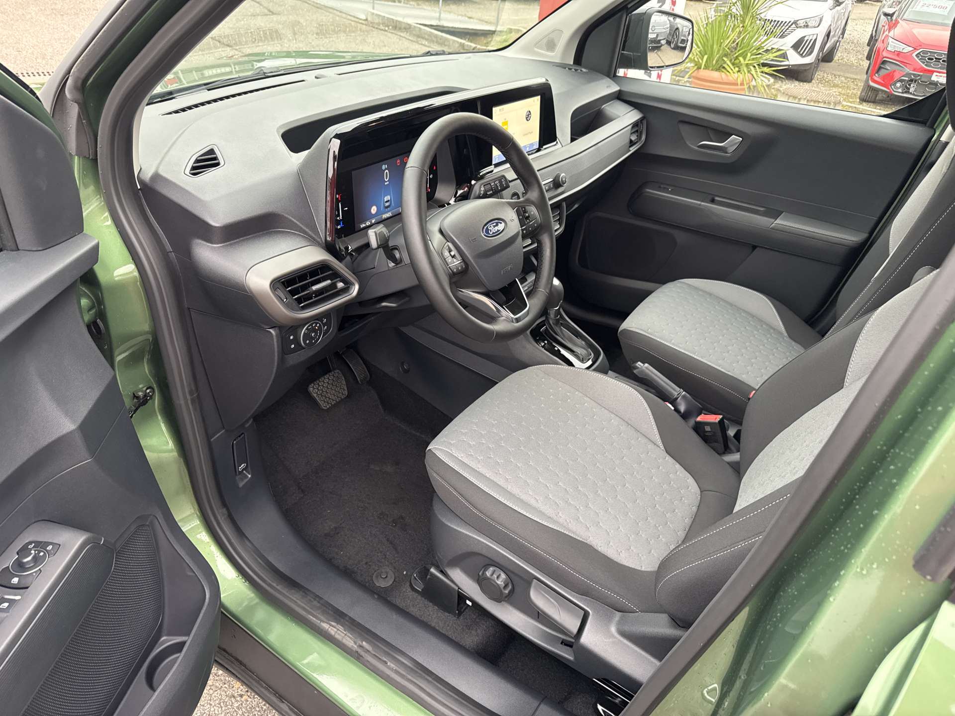 FORD Tourneo Courier 1.0 EcoBoost Titanium Automat-image-5