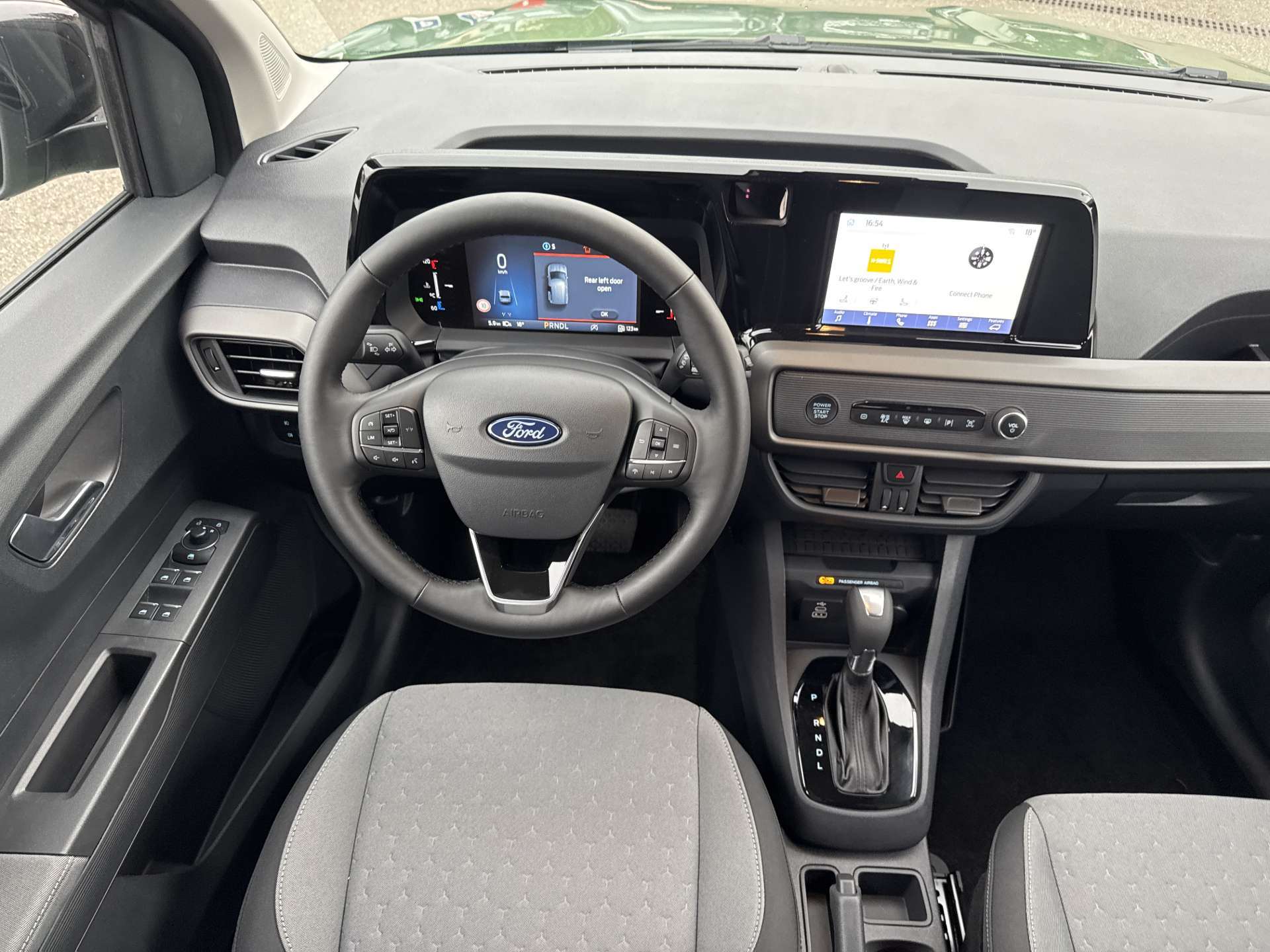 FORD Tourneo Courier 1.0 EcoBoost Titanium Automat-image-4