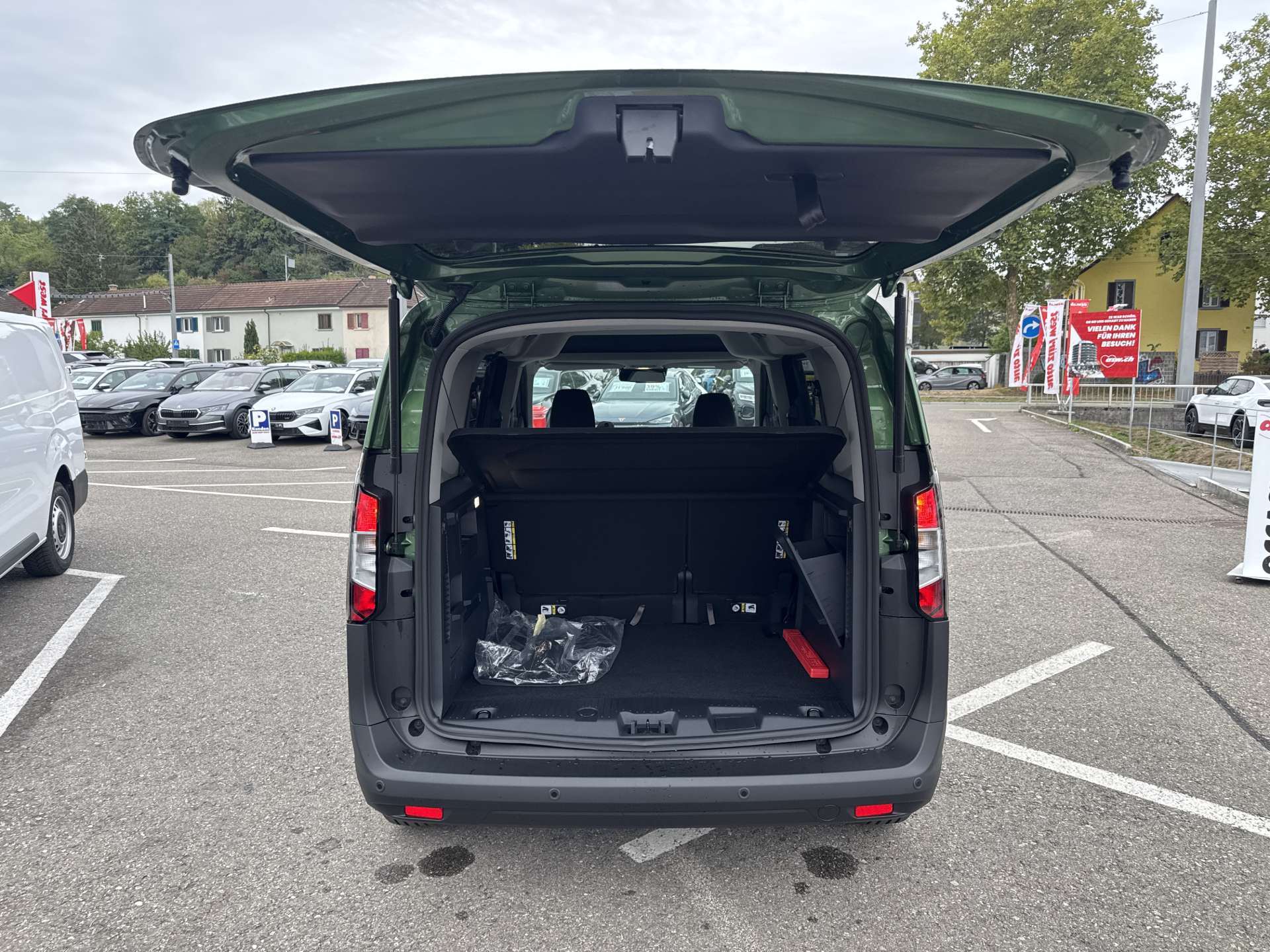 FORD Tourneo Courier 1.0 EcoBoost Titanium Automat-image-7