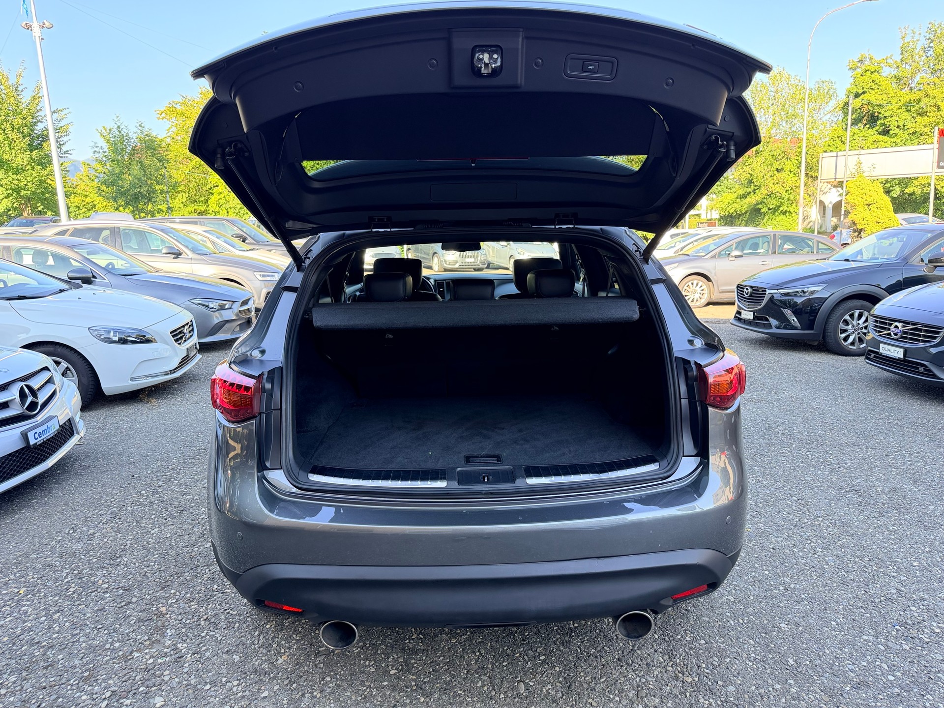 INFINITI QX70 3.0d S Design AWD Automatic-image-9