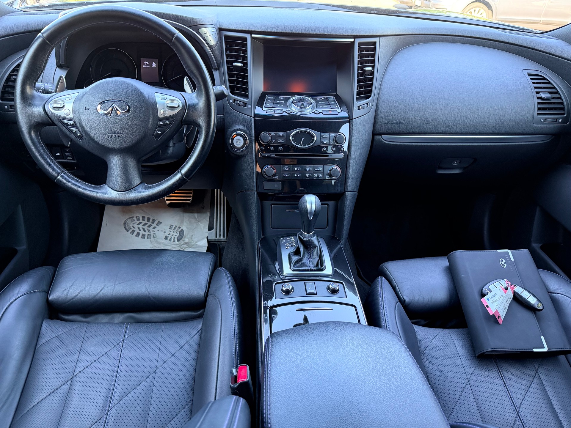 INFINITI QX70 3.0d S Design AWD Automatic-image-10