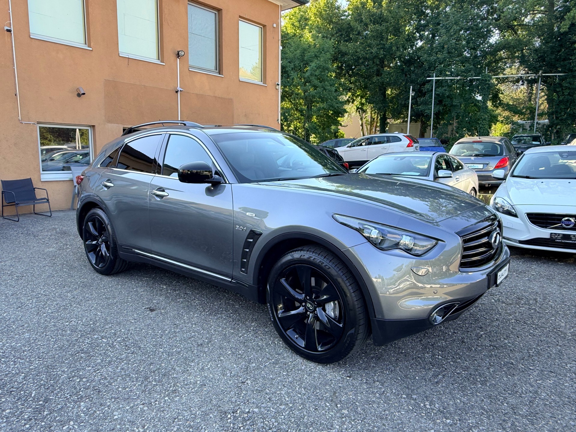 INFINITI QX70 3.0d S Design AWD Automatic-image-4