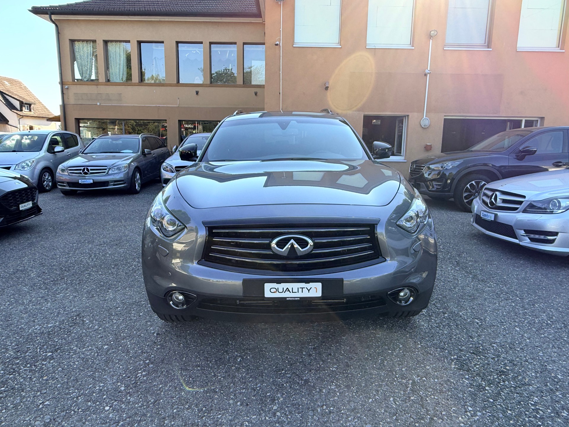INFINITI QX70 3.0d S Design AWD Automatic-image-5