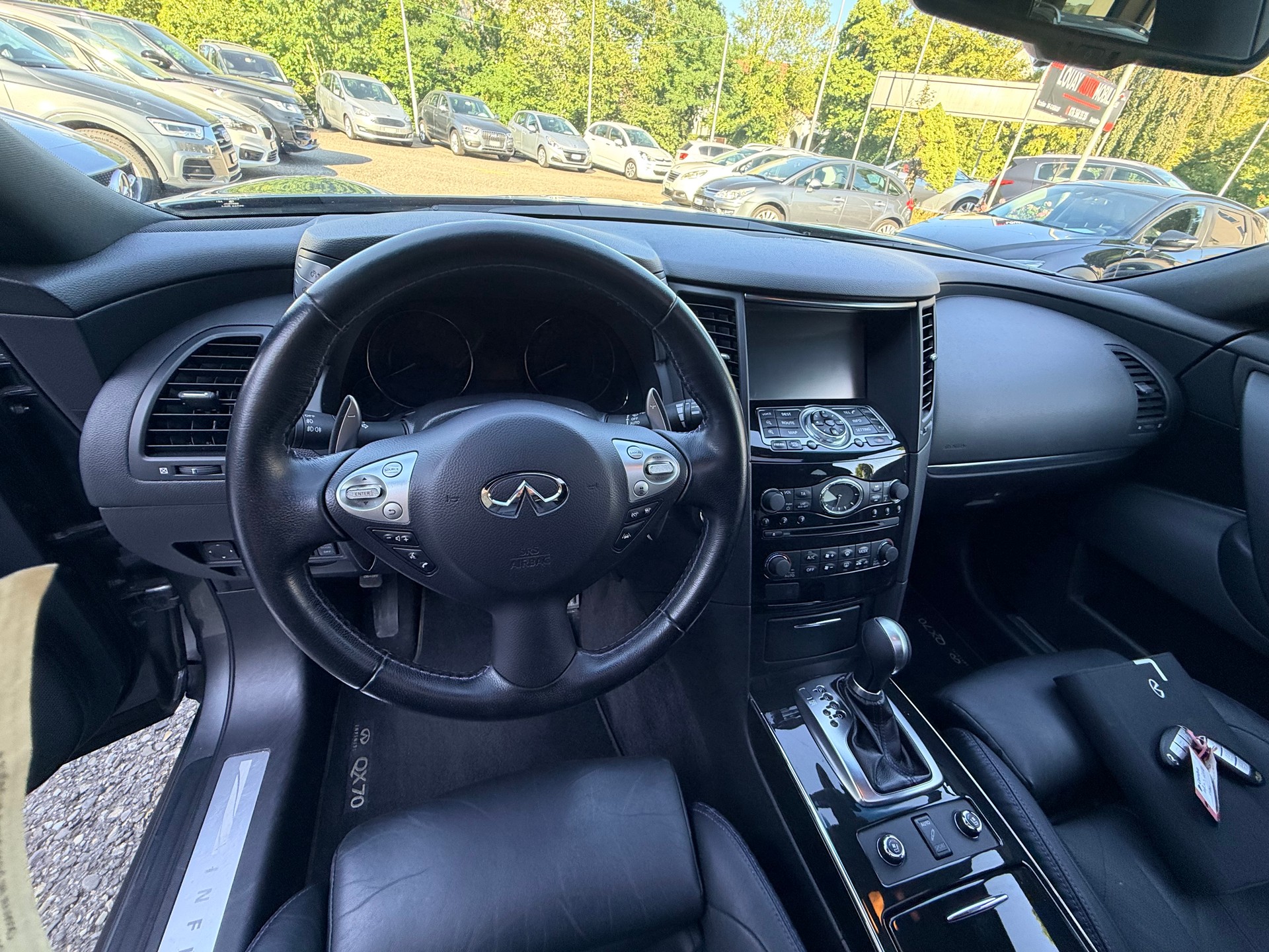 INFINITI QX70 3.0d S Design AWD Automatic-image-15