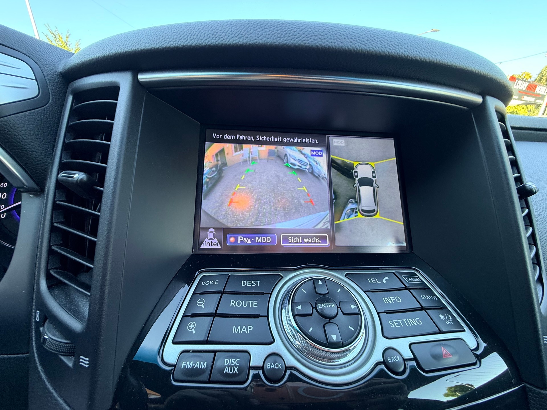 INFINITI QX70 3.0d S Design AWD Automatic-image-20