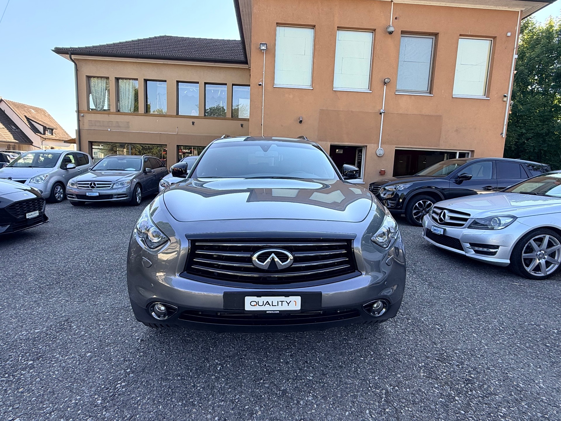 INFINITI QX70 3.0d S Design AWD Automatic-image-0