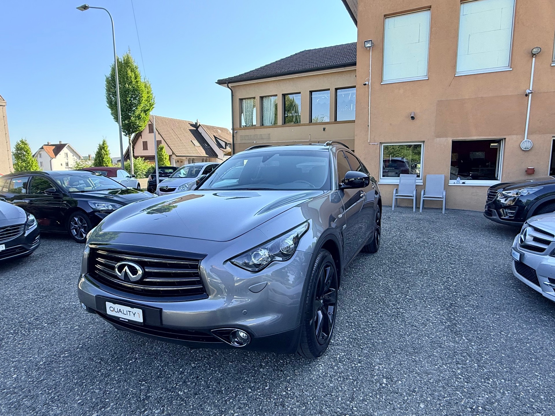 INFINITI QX70 3.0d S Design AWD Automatic-image-3