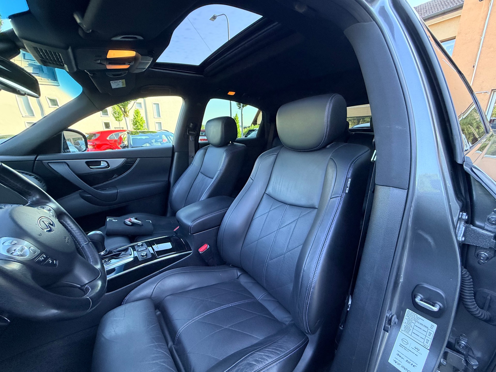 INFINITI QX70 3.0d S Design AWD Automatic-image-22