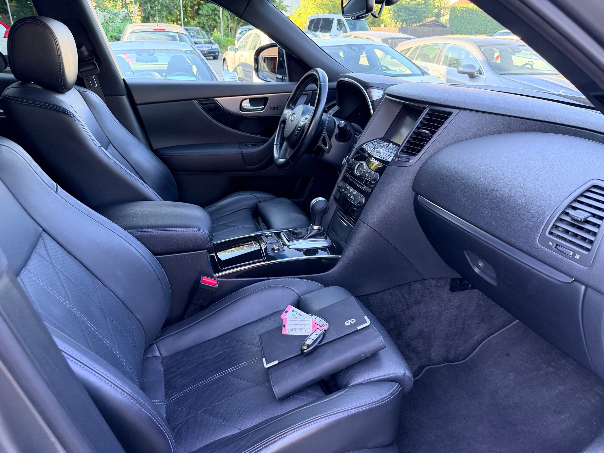 INFINITI QX70 3.0d S Design AWD Automatic-image-8