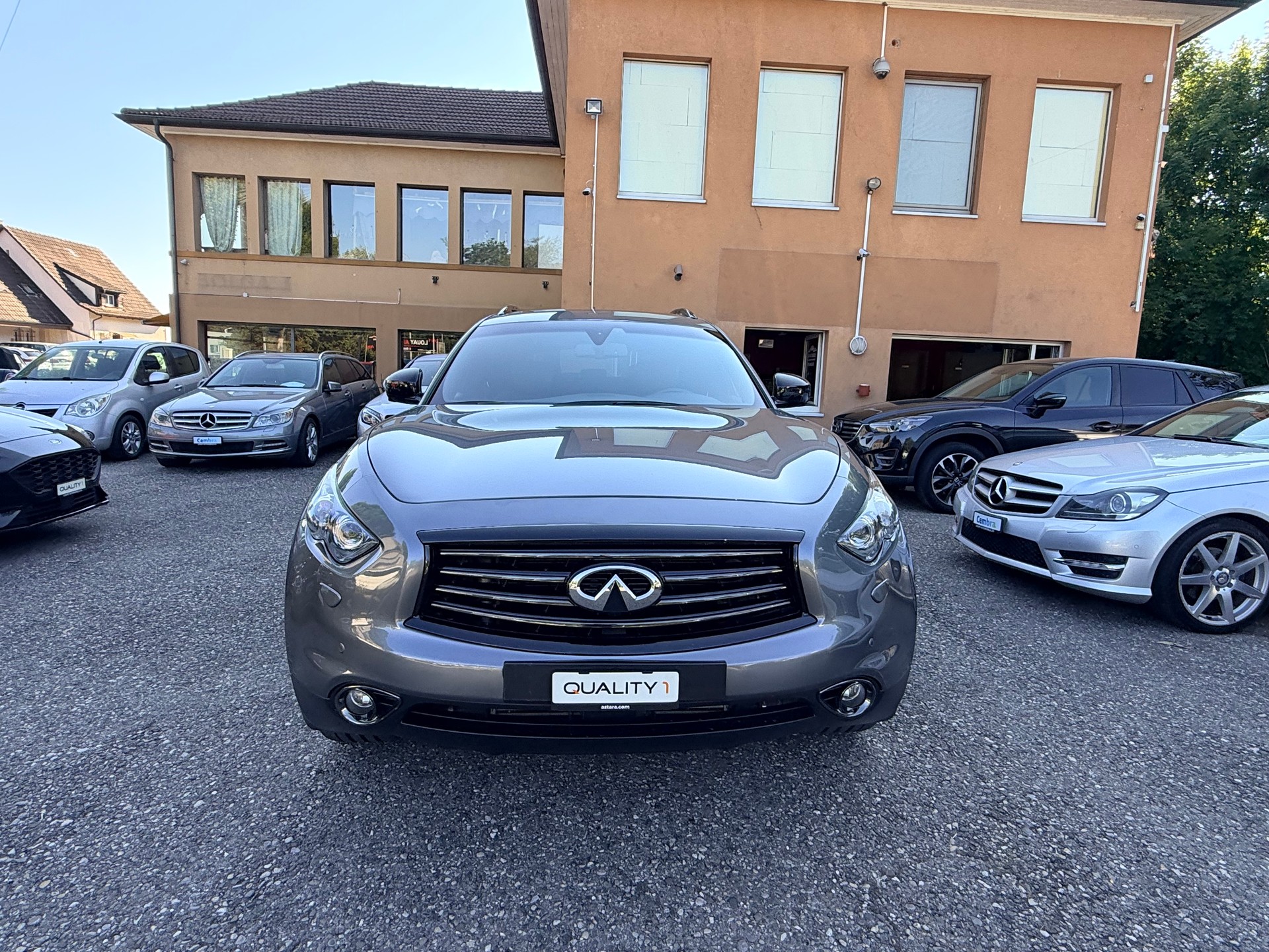 INFINITI QX70 3.0d S Design AWD Automatic-image-2