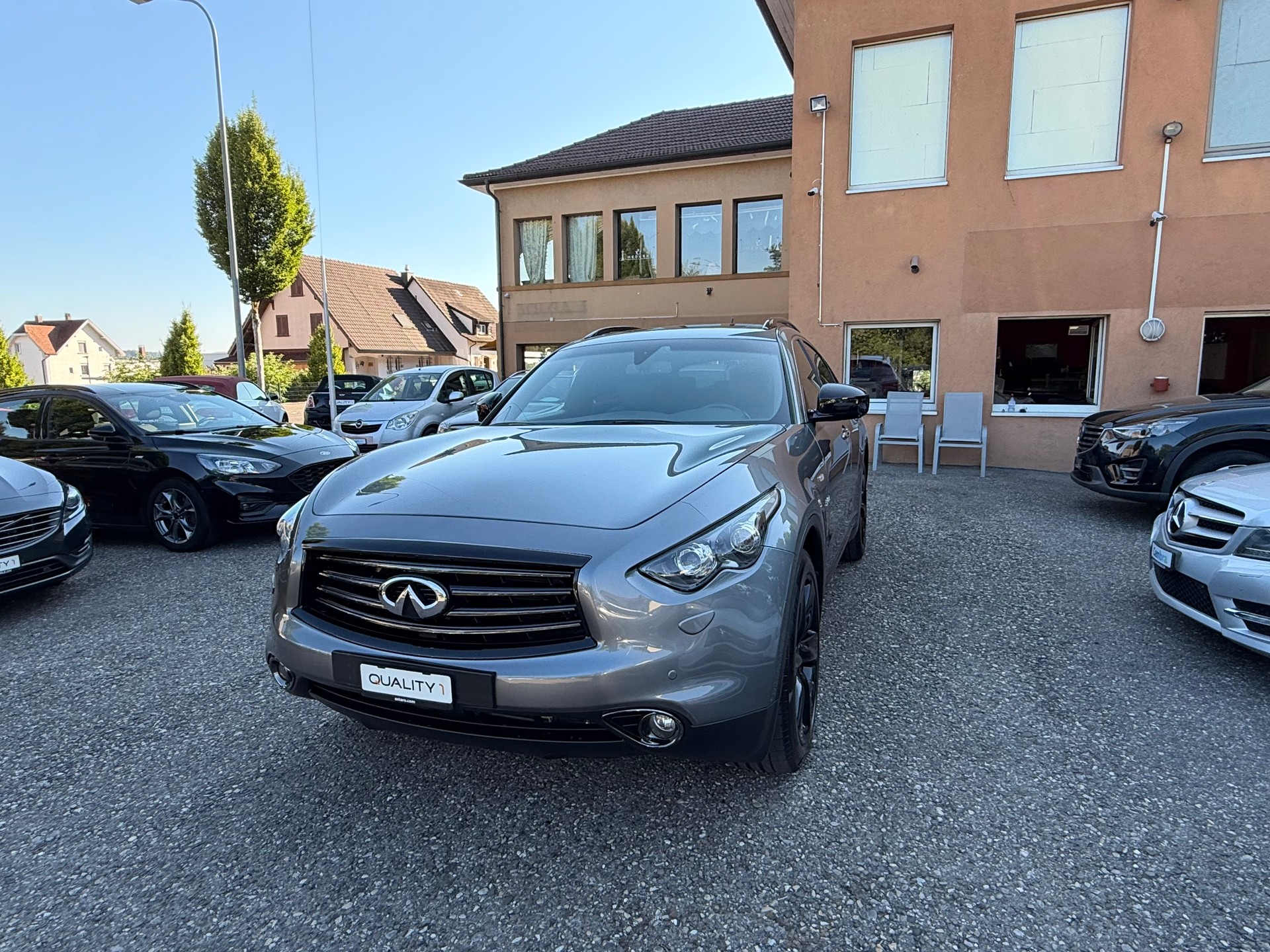 INFINITI QX70 3.0d S Design AWD Automatic-image-1
