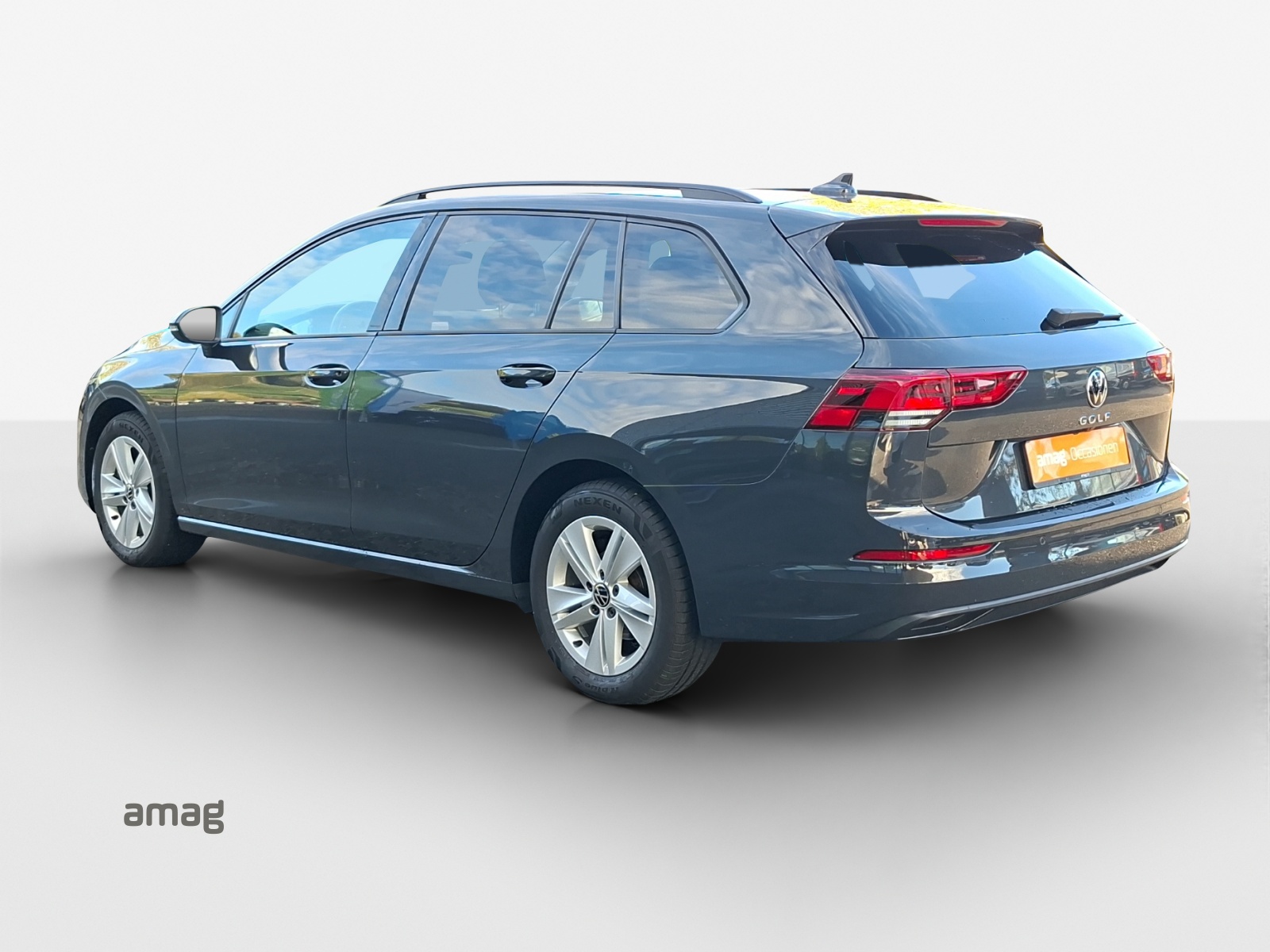 VW Golf Variant 1.0 TSI Life-image-2