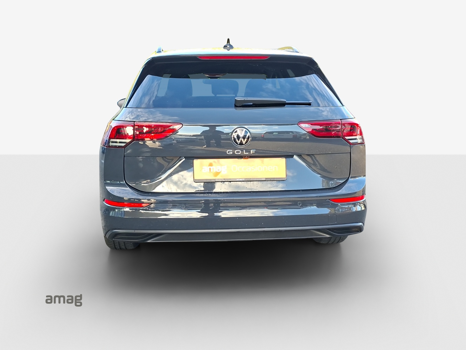 VW Golf Variant 1.0 TSI Life-image-3