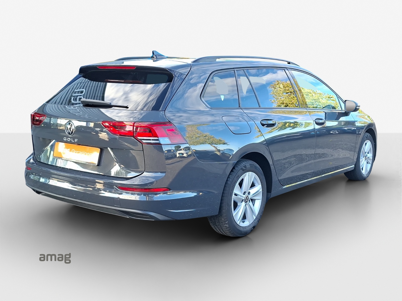 VW Golf Variant 1.0 TSI Life-image-4