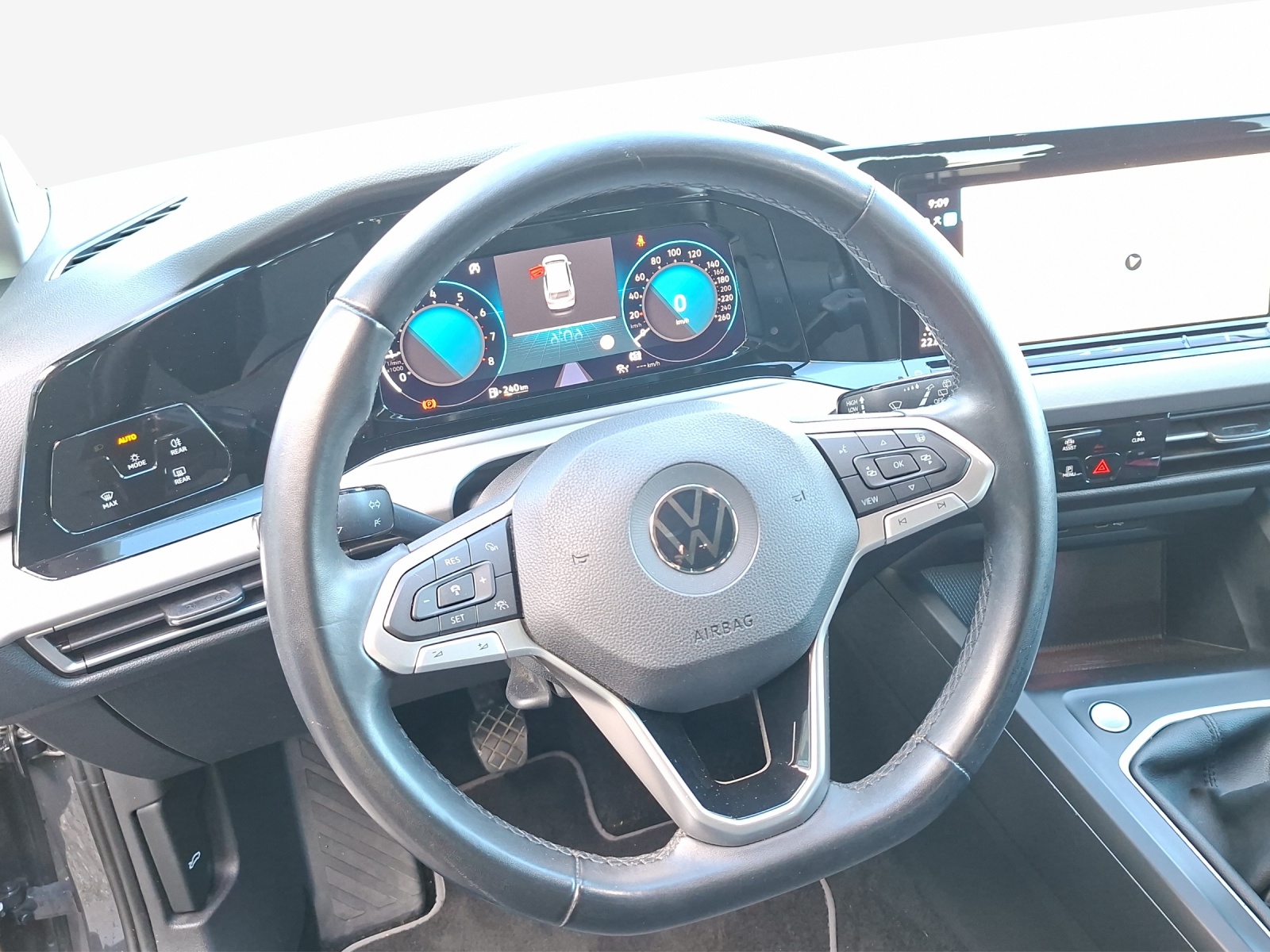 VW Golf Variant 1.0 TSI Life-image-9