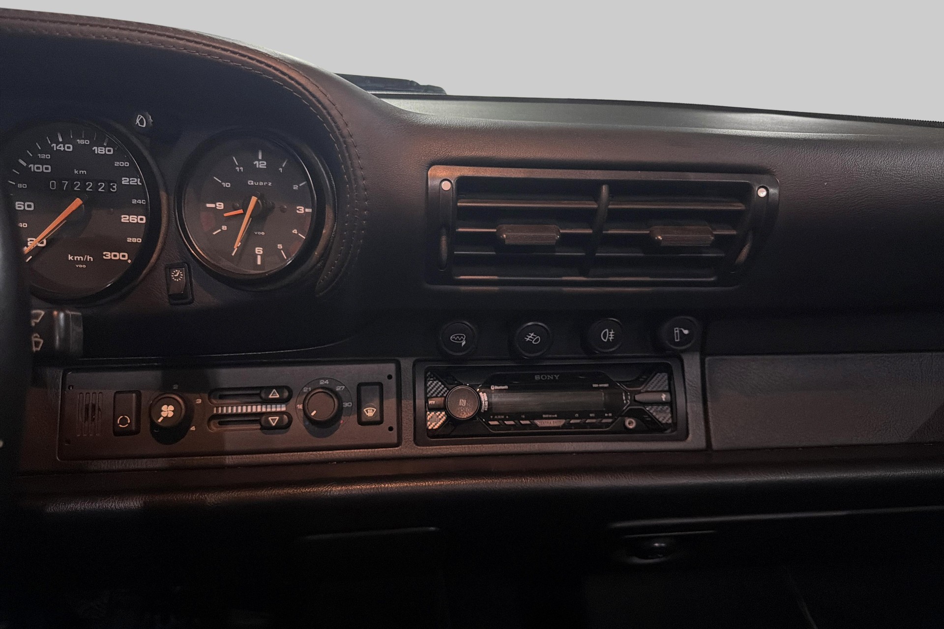 PORSCHE 911 Carrera 4 Cabrio-image-12