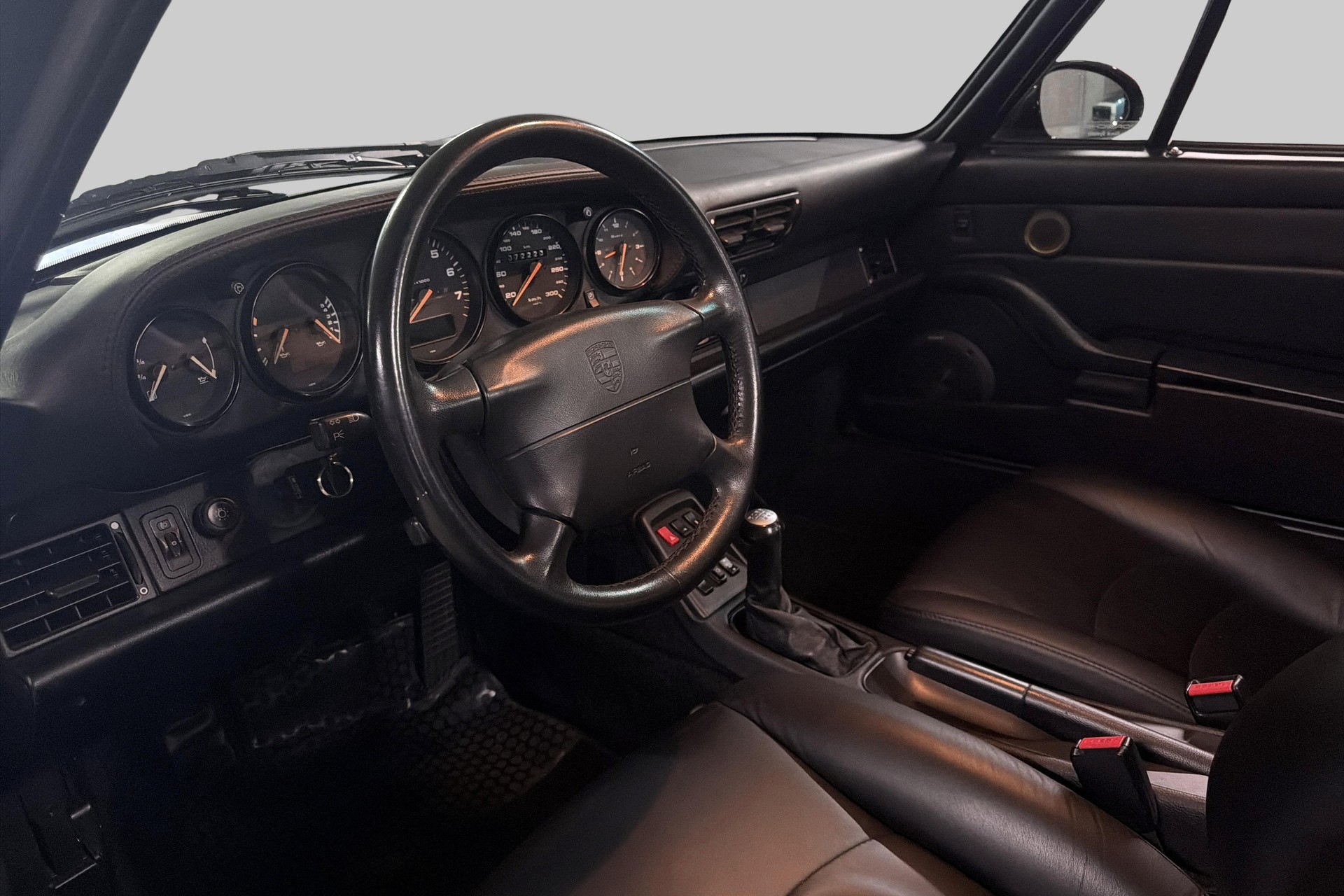 PORSCHE 911 Carrera 4 Cabrio-image-8