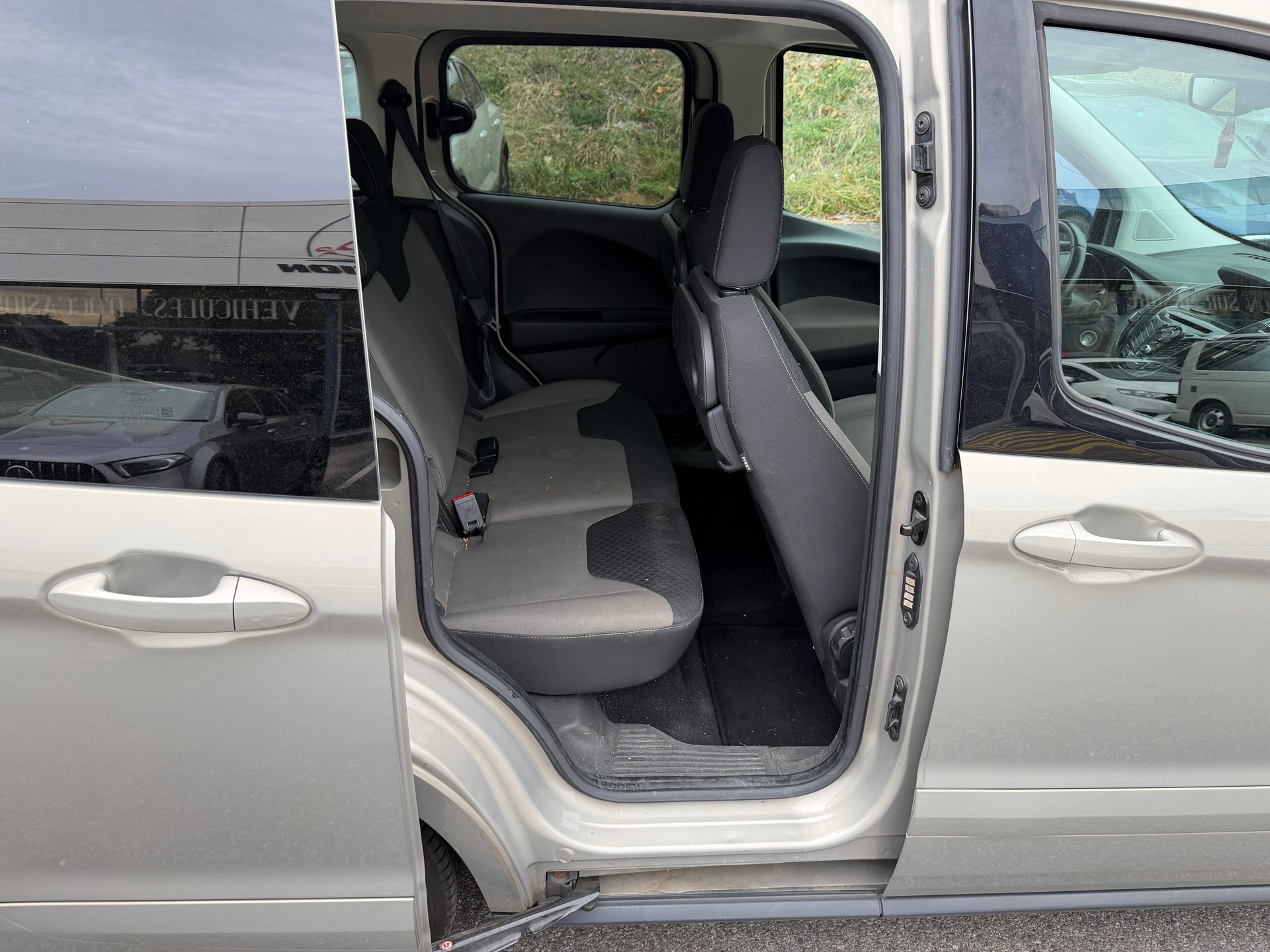 FORD Tourneo Courier 1.0 SCTi Titanium-image-9