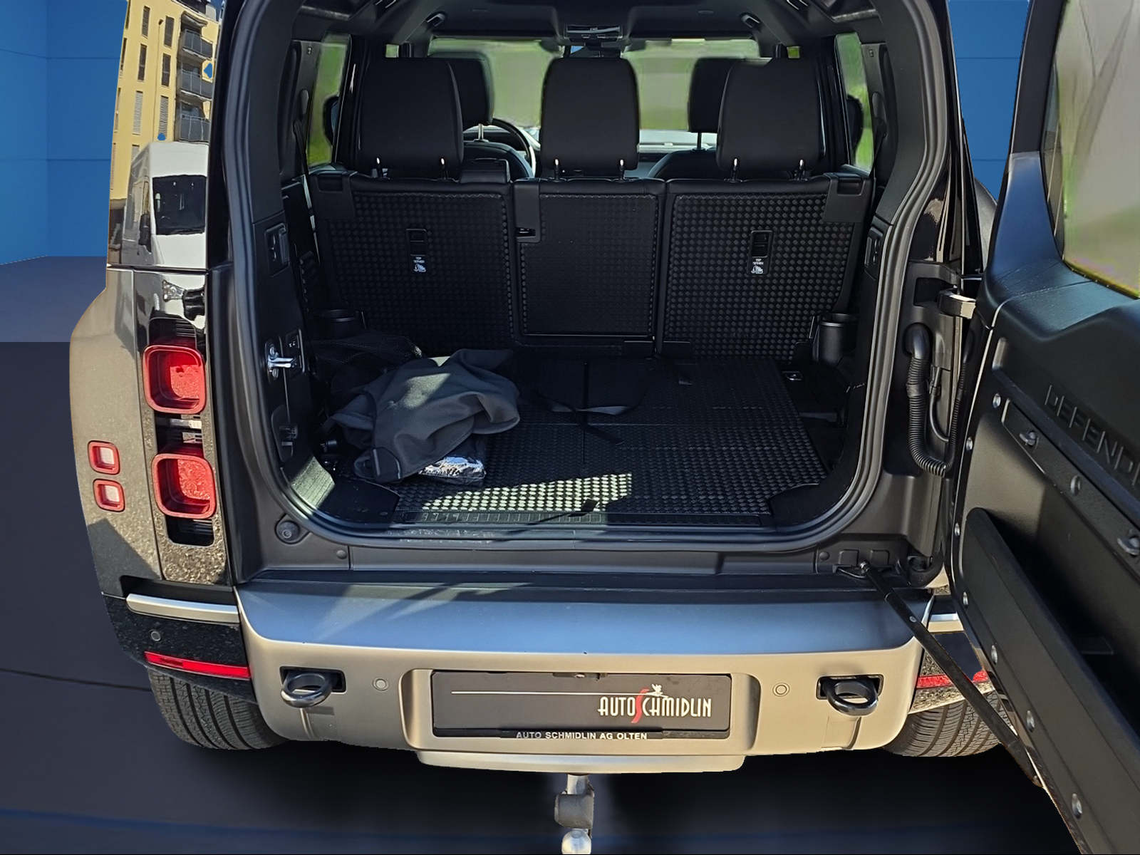 LAND ROVER Defender 110 3.0 D I6 300 X-Dynamic SE AWD AT8-image-8