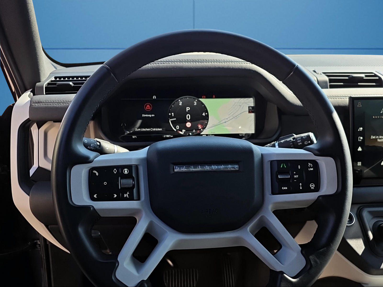 LAND ROVER Defender 110 3.0 D I6 300 X-Dynamic SE AWD AT8-image-12