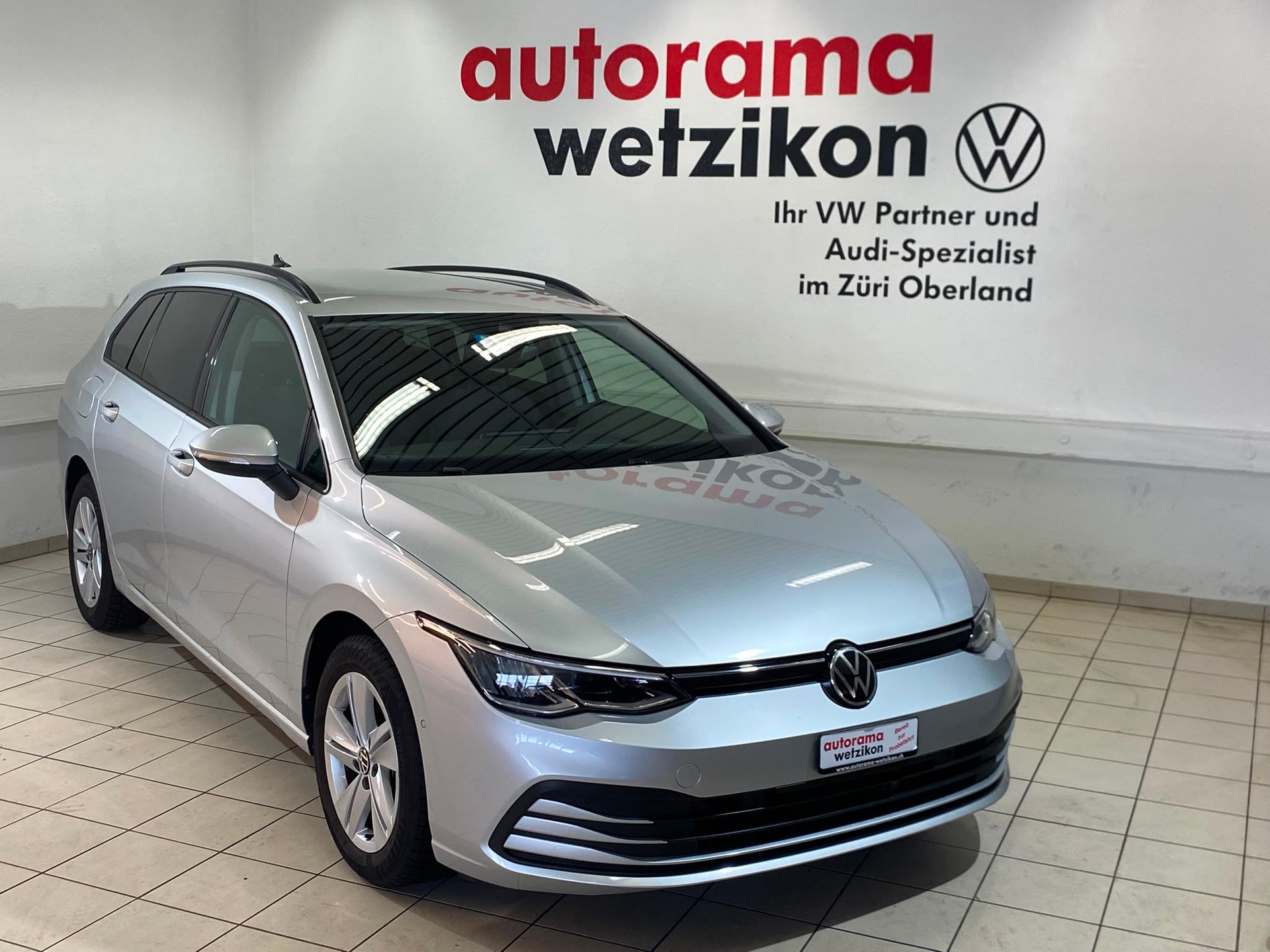 VW Golf Variant 1.0 eTSI mHEV Life DSG-image-1