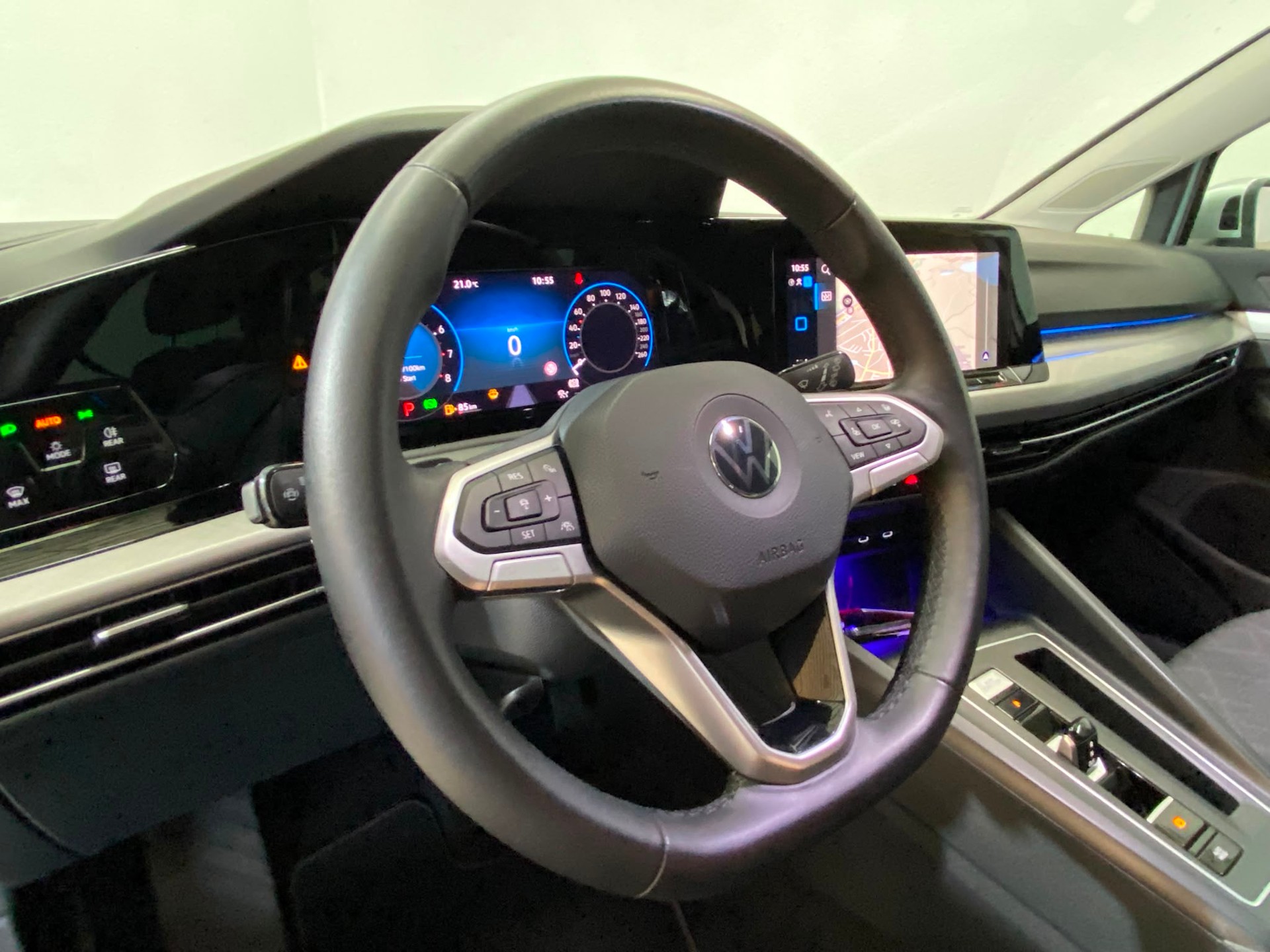 VW Golf Variant 1.0 eTSI mHEV Life DSG-image-6
