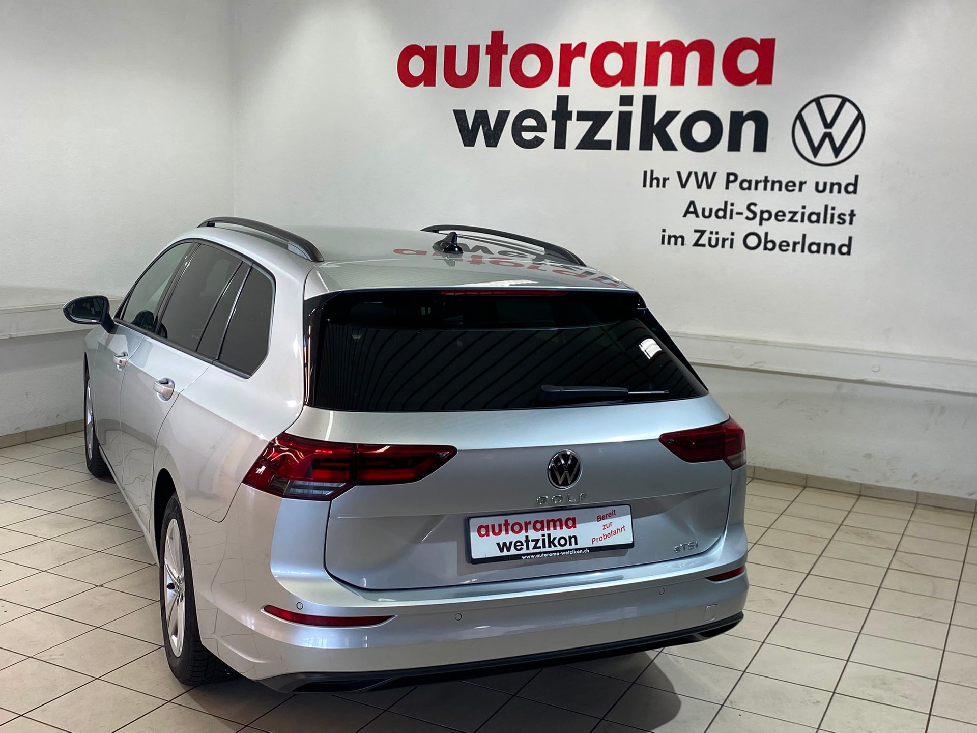 VW Golf Variant 1.0 eTSI mHEV Life DSG-image-3