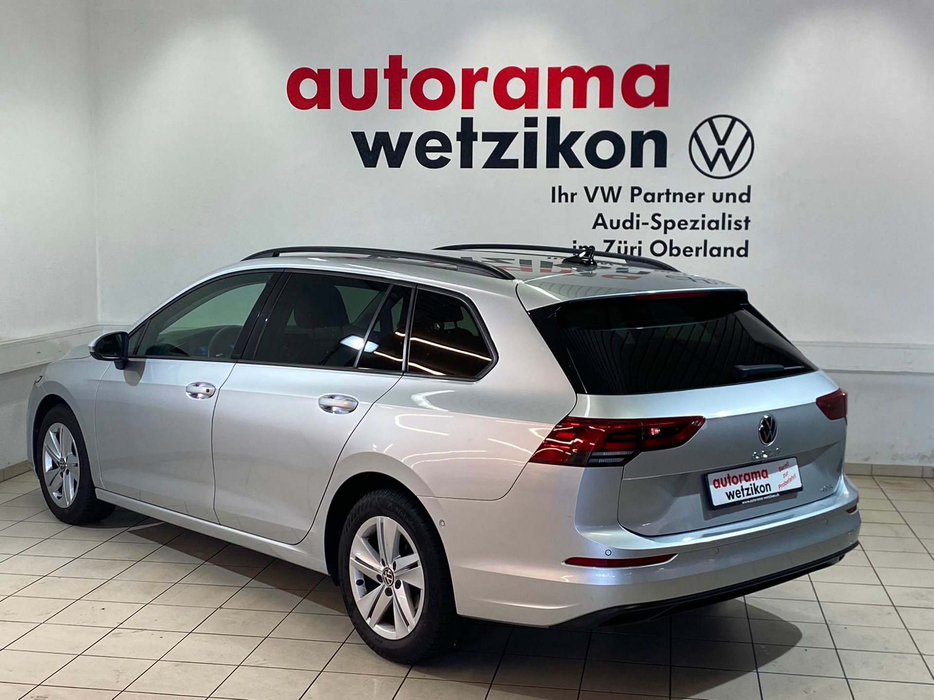 VW Golf Variant 1.0 eTSI mHEV Life DSG-image-2