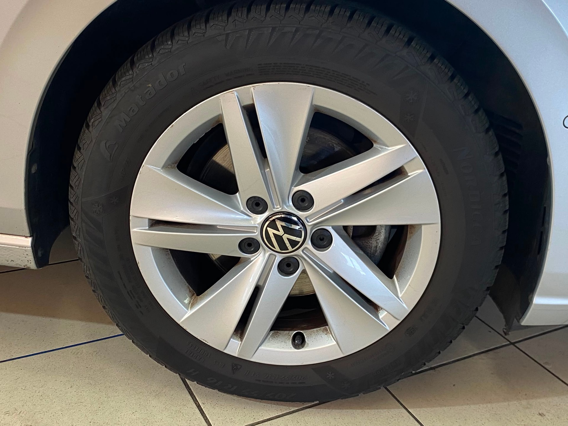 VW Golf Variant 1.0 eTSI mHEV Life DSG-image-5