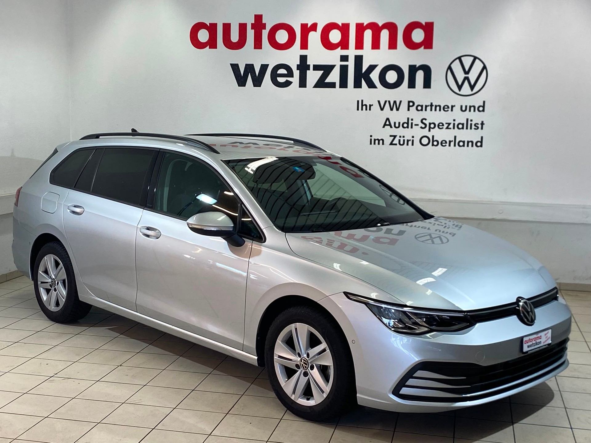 VW Golf Variant 1.0 eTSI mHEV Life DSG-image-0