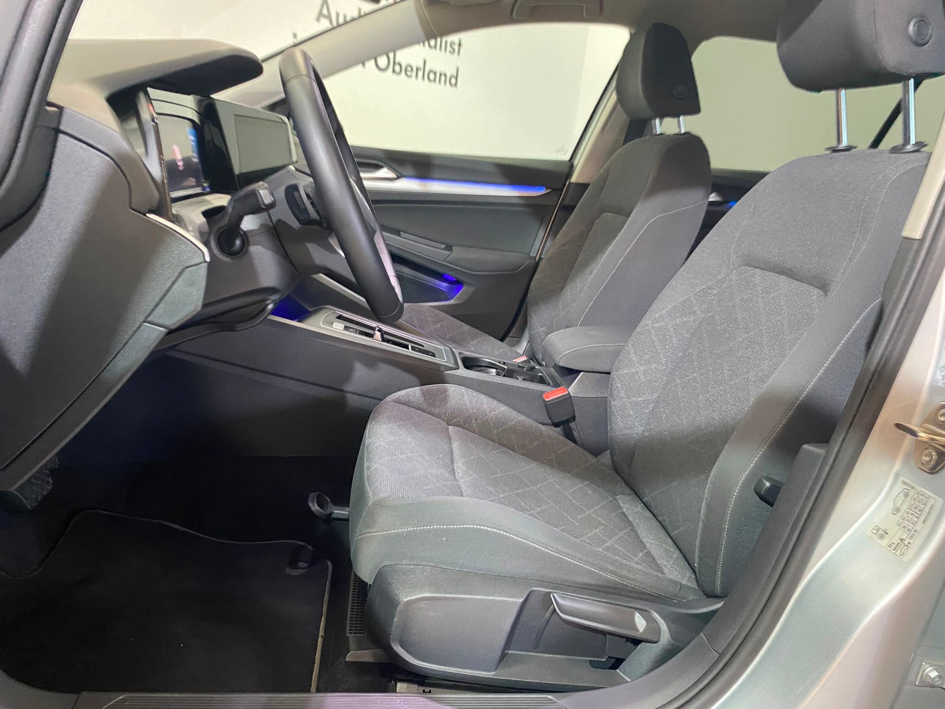 VW Golf Variant 1.0 eTSI mHEV Life DSG-image-9