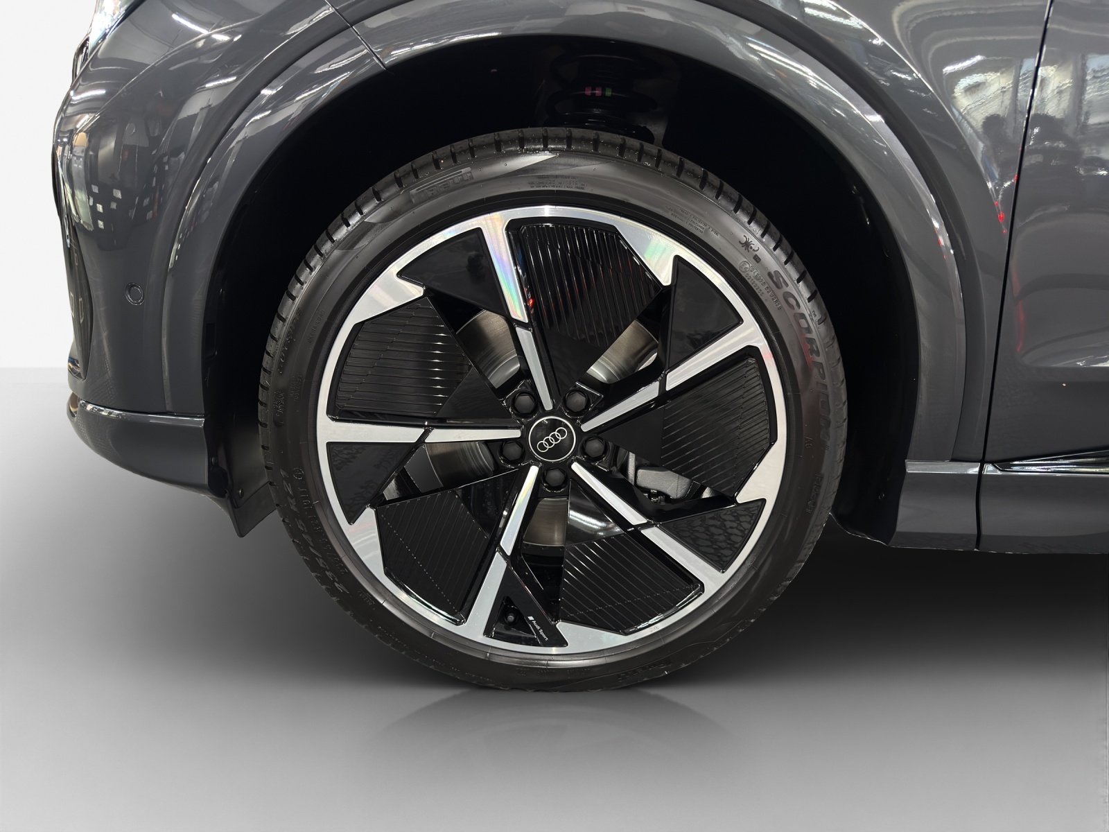 AUDI Q4 Sportback e-tron quattro performance Swiss Ski-image-12