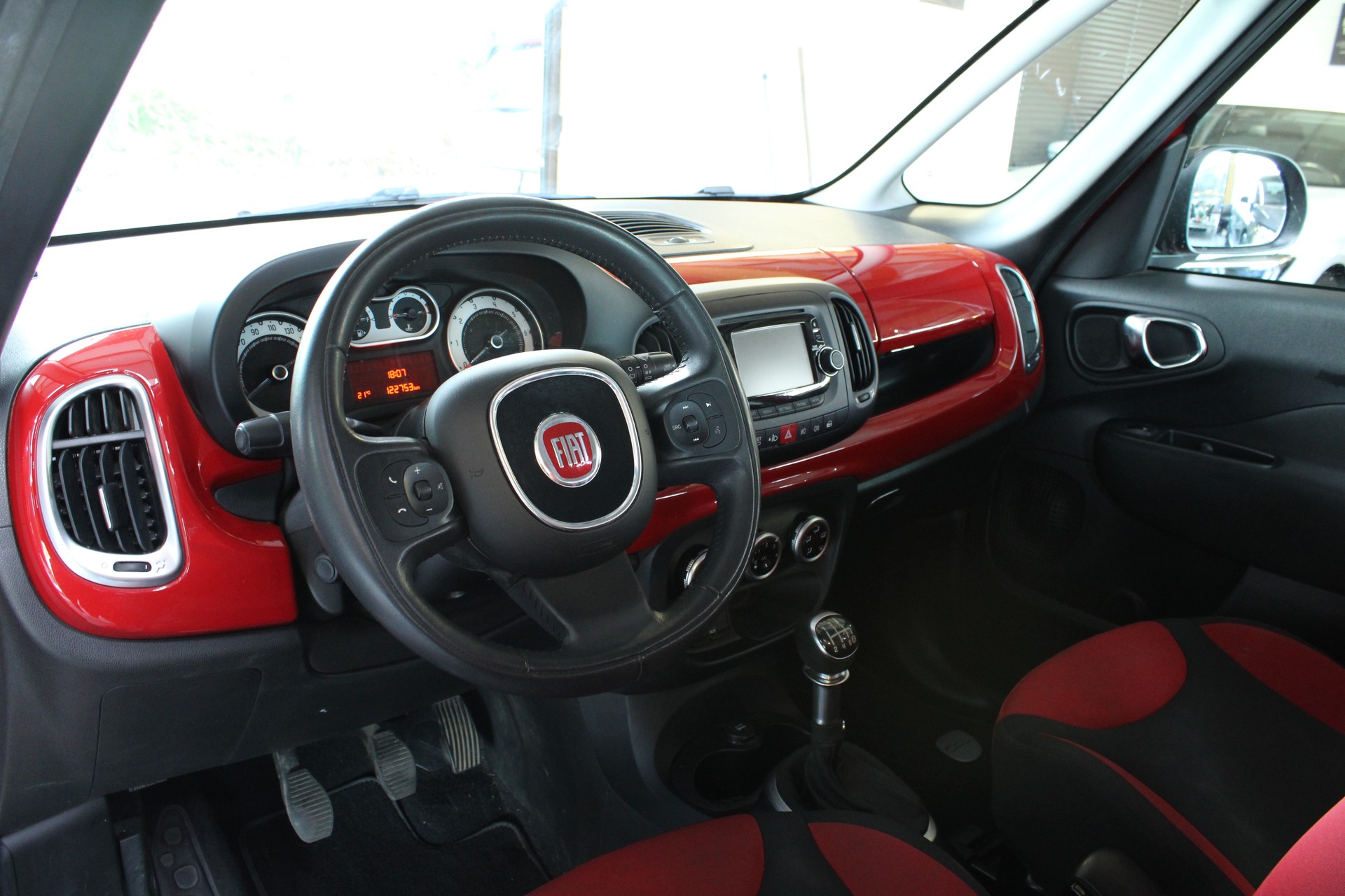 FIAT 500L 1.4 16V Pop Star-image-7
