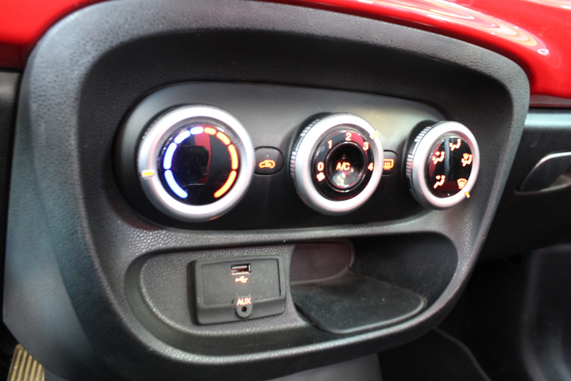 FIAT 500L 1.4 16V Pop Star-image-12