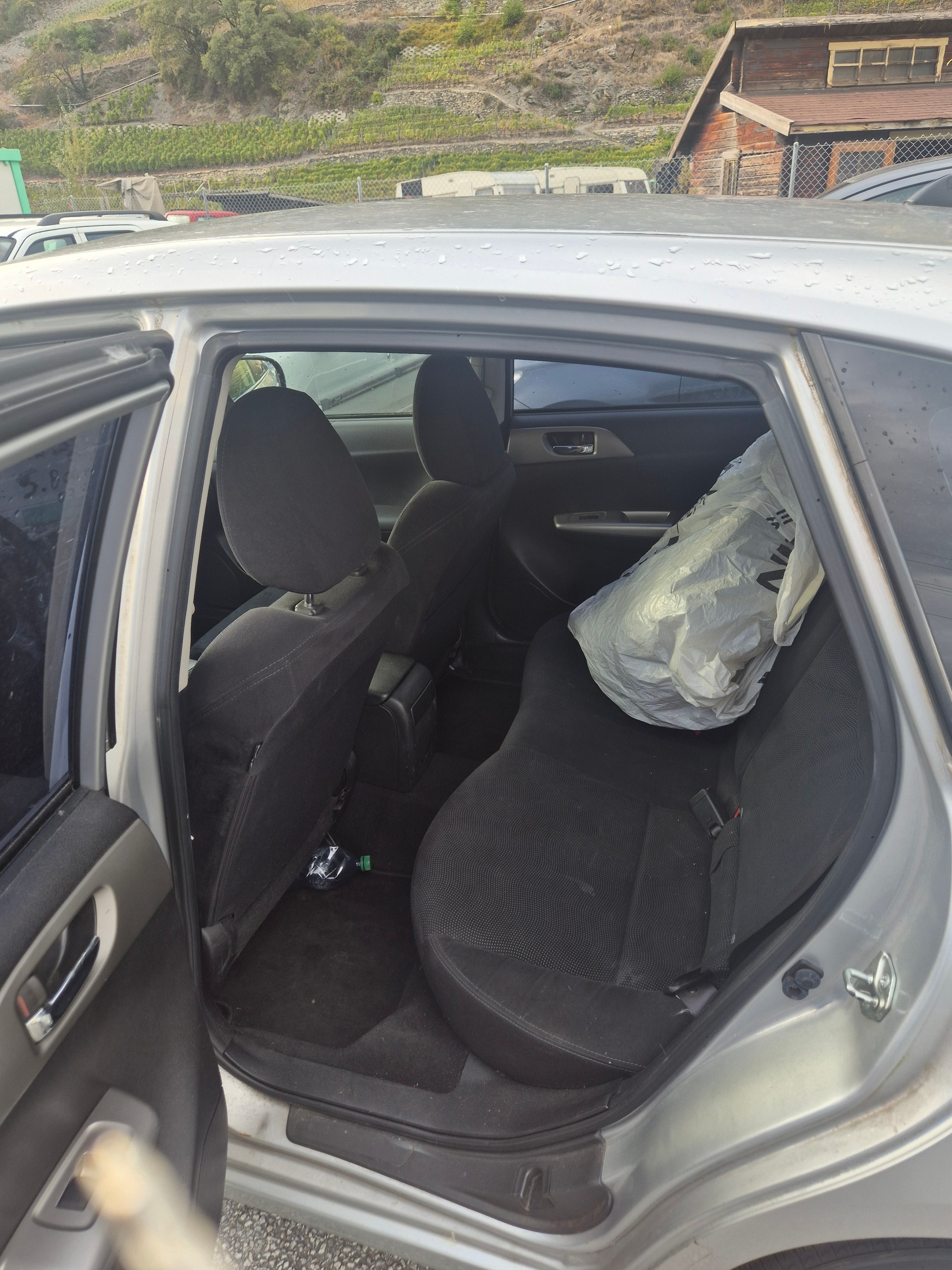 SUBARU Impreza 1.5R Swiss Special-image-8