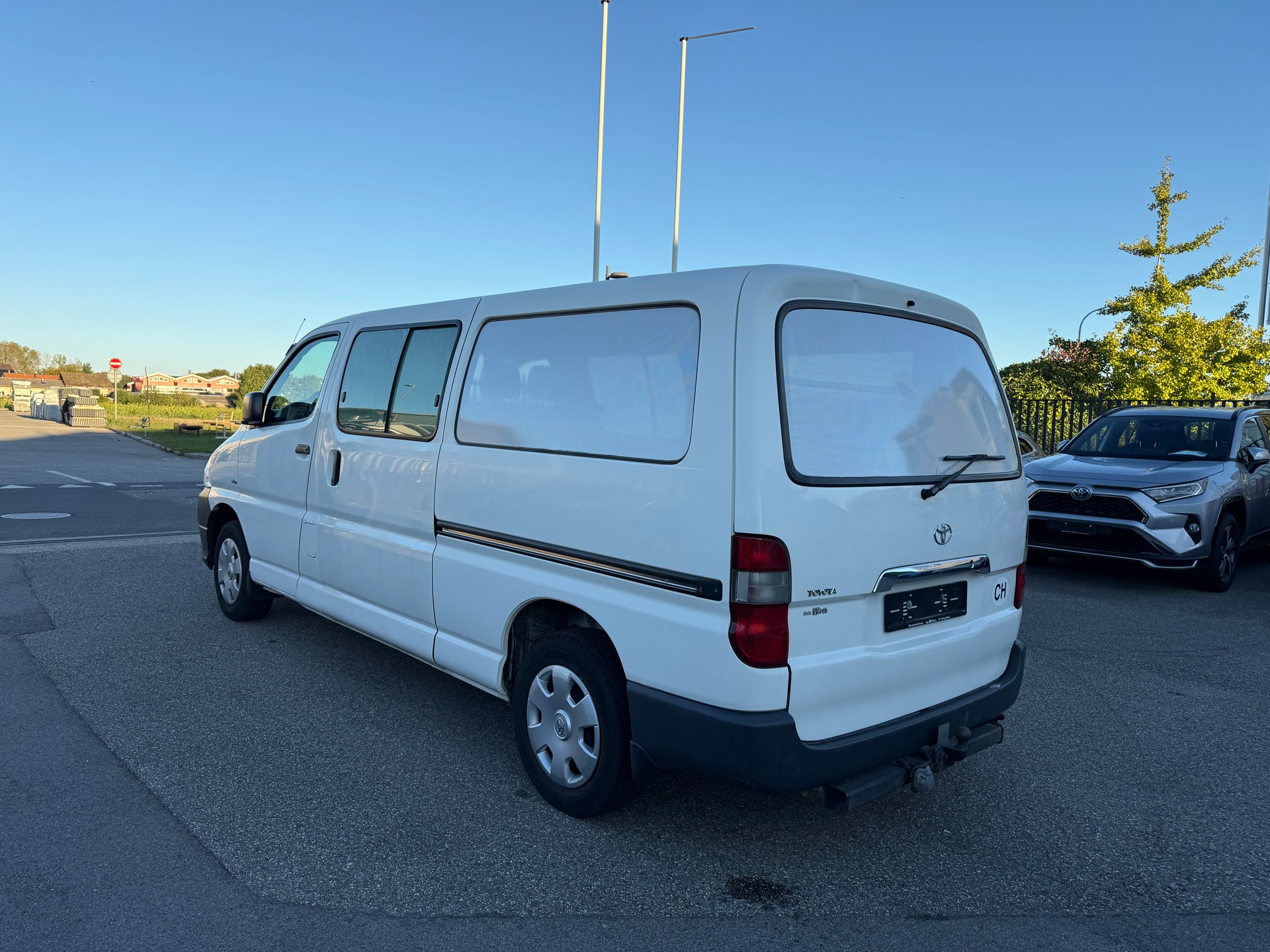 TOYOTA Hiace-image-4