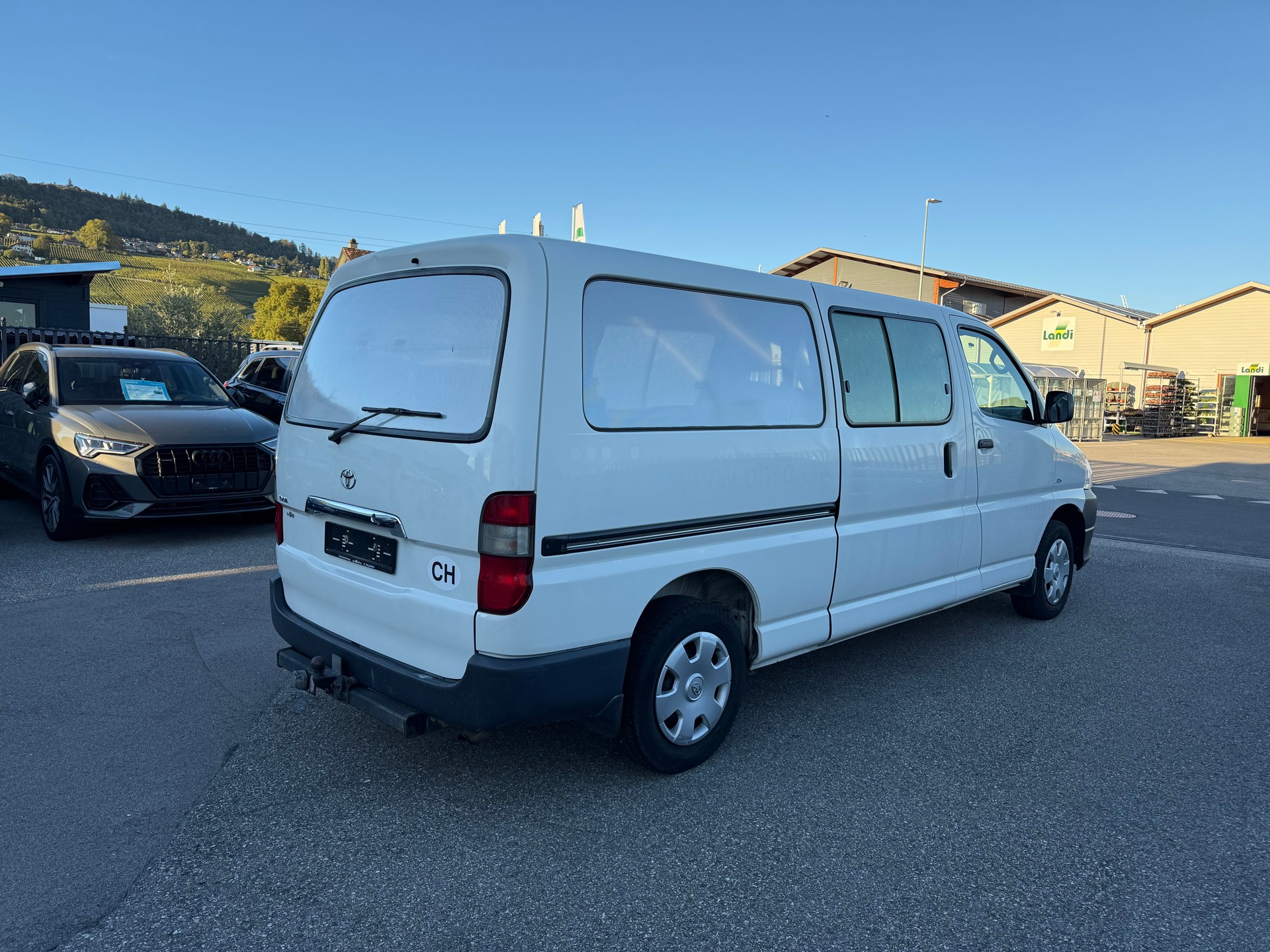 TOYOTA Hiace-image-5