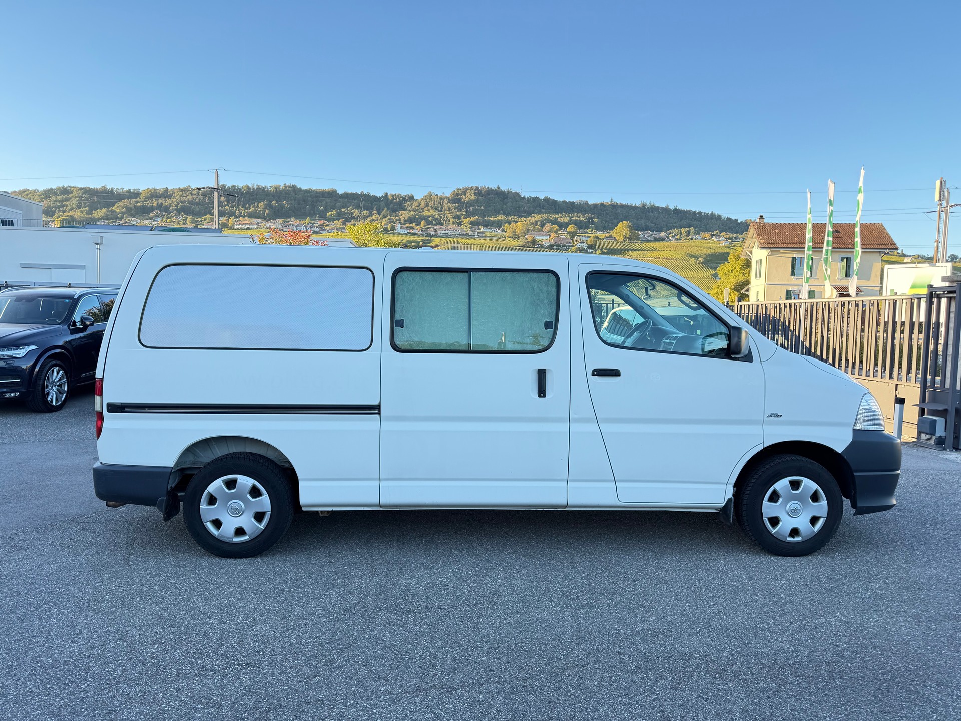TOYOTA Hiace-image-3