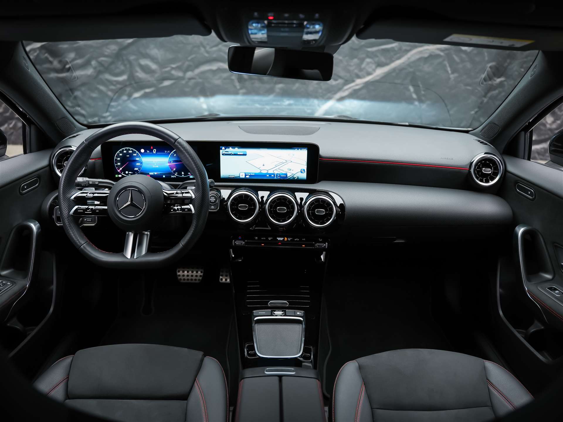 MERCEDES-BENZ A 200 AMG Line d 8G-DCT *Facelift*Werksgarantie*Multibeam LED-image-17