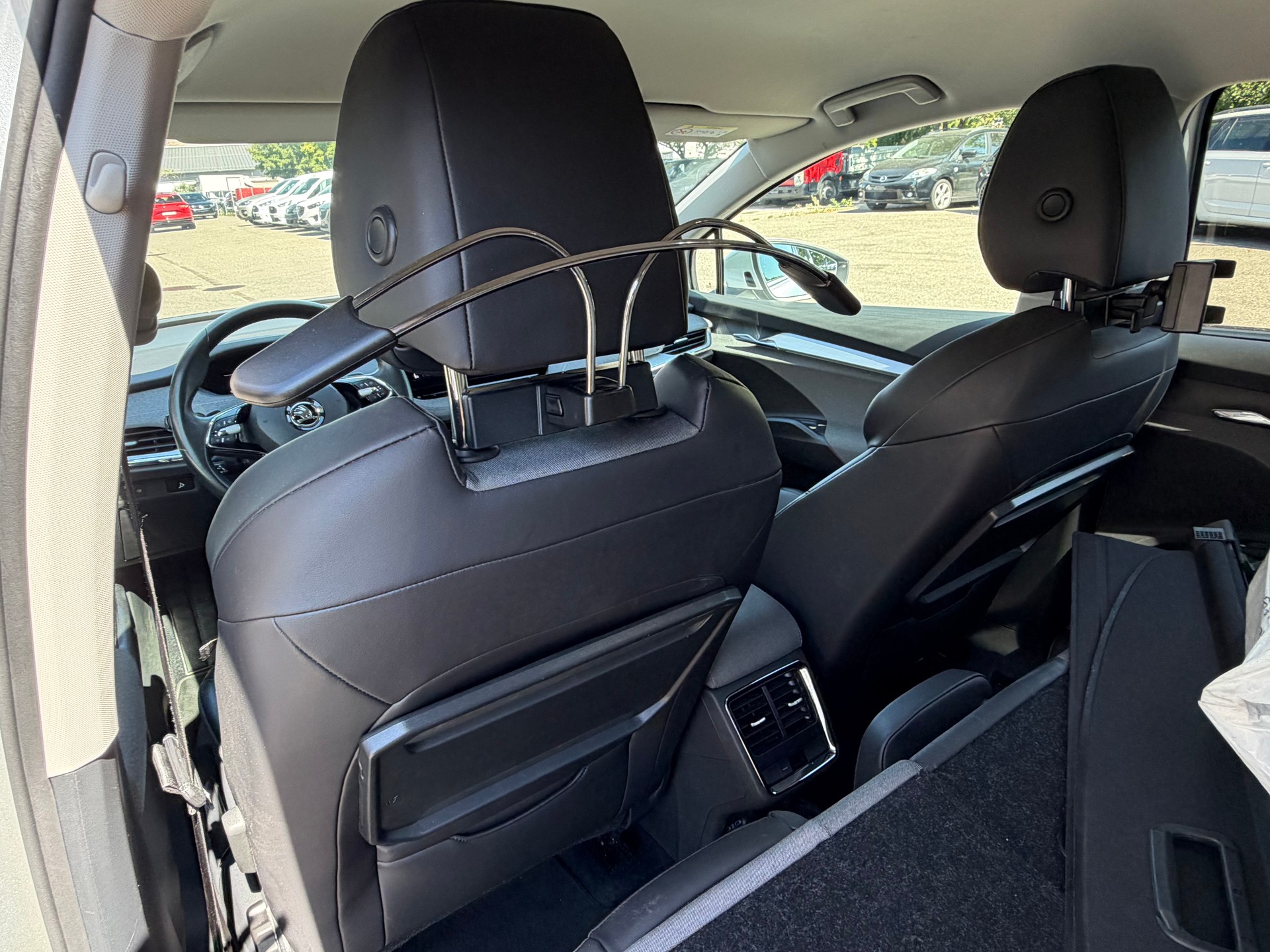 SKODA Enyaq iV 80-image-9