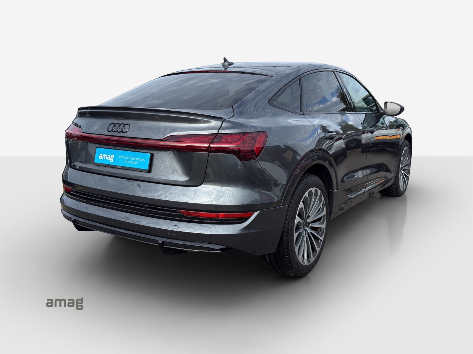 AUDI e-tron 55 Sportback S Line Black Edition quattro-image-4